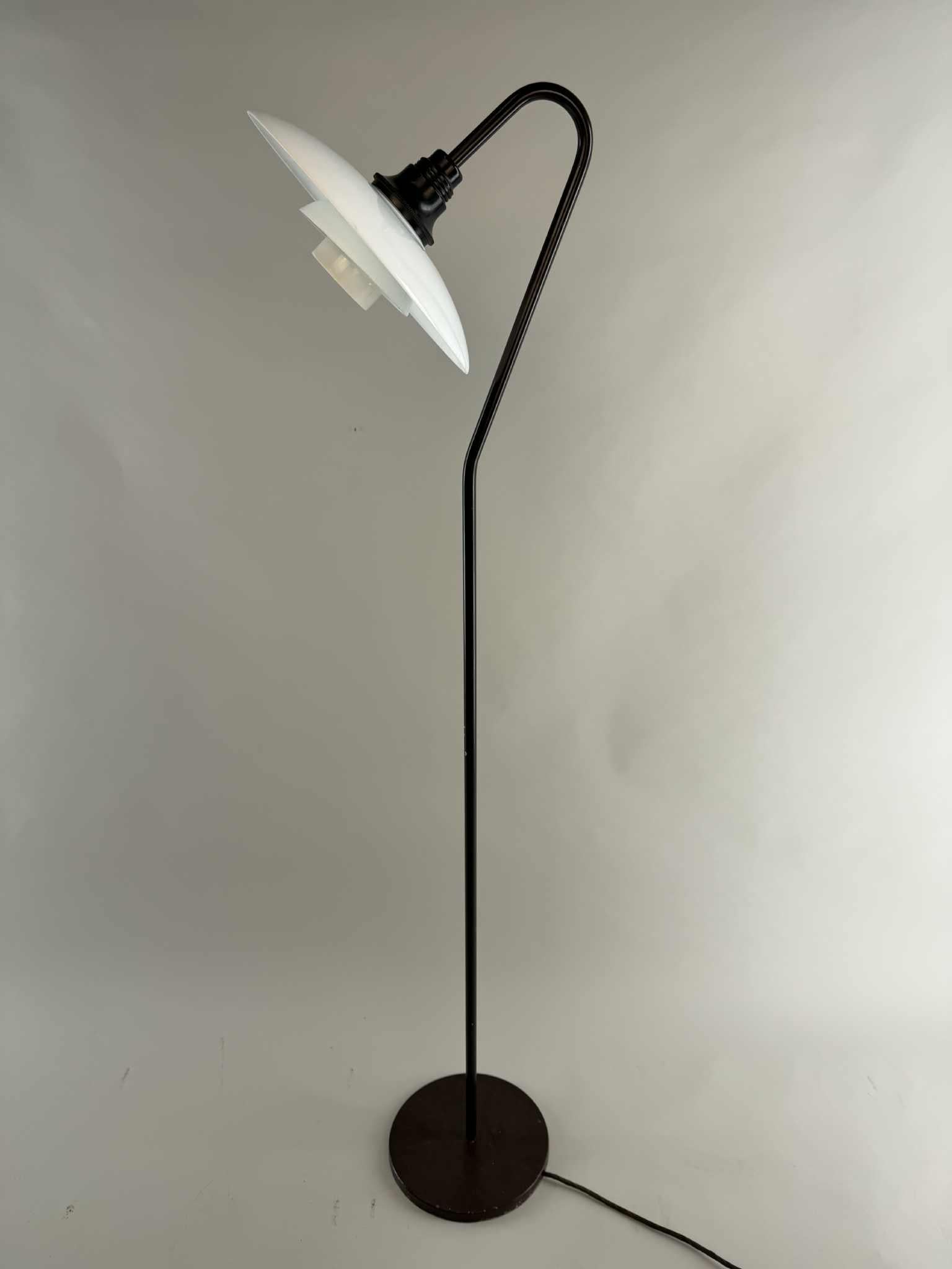 Métal Poul Henningsen 'Seven' 3, 5/2 (1894-1967). Lampadaire en vente