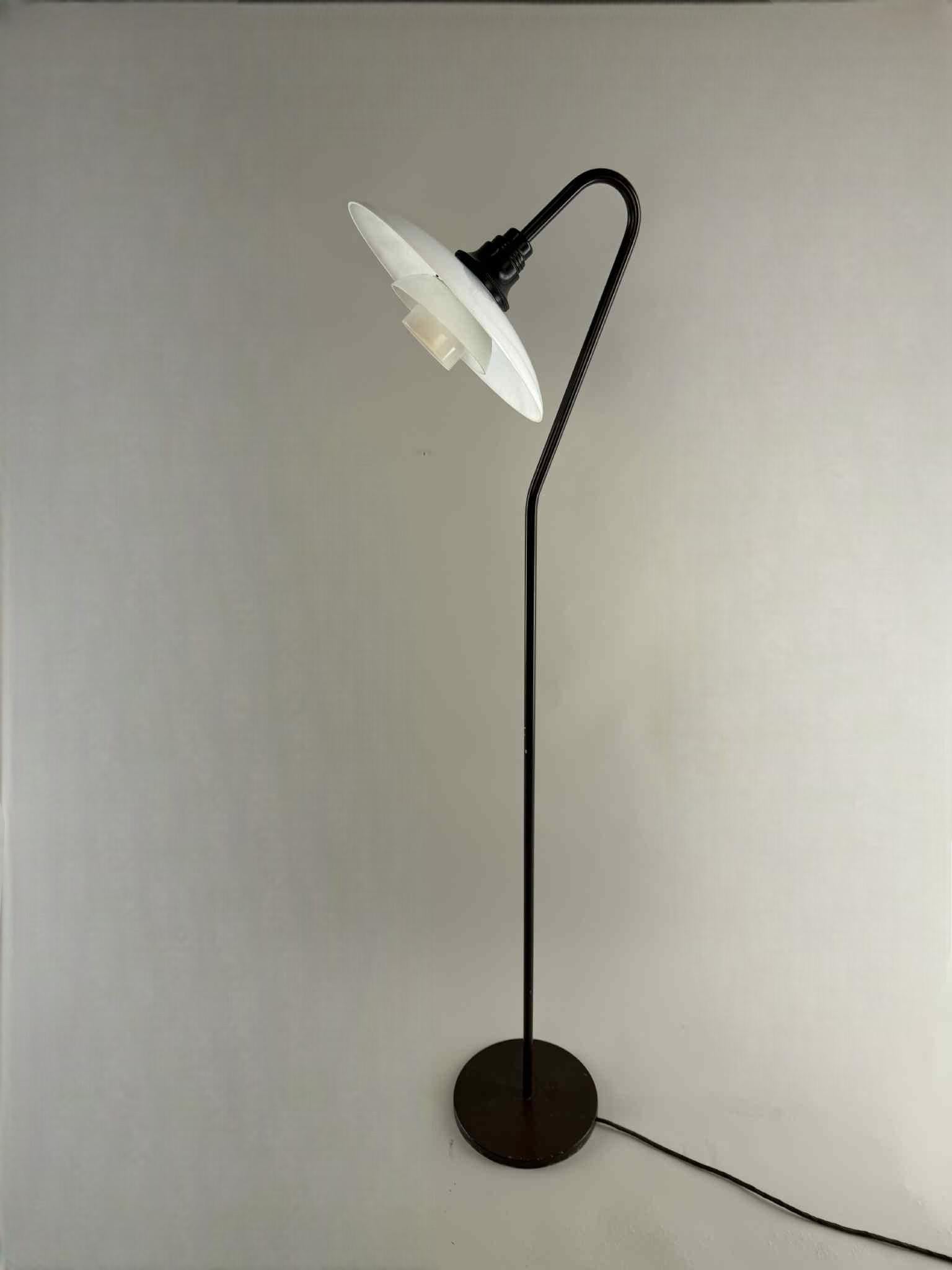 Poul Henningsen 'Seven' 3, 5/2 (1894-1967). Lampadaire en vente 1