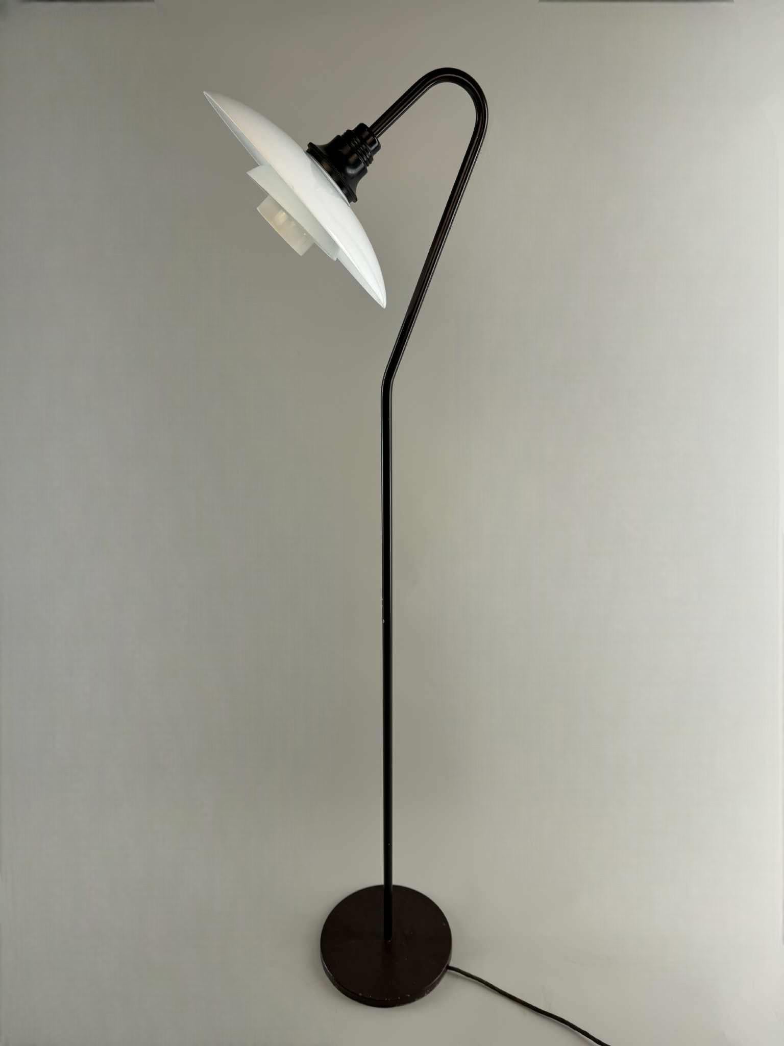 Poul Henningsen 'Seven' 3, 5/2 (1894-1967). Lampadaire en vente 2