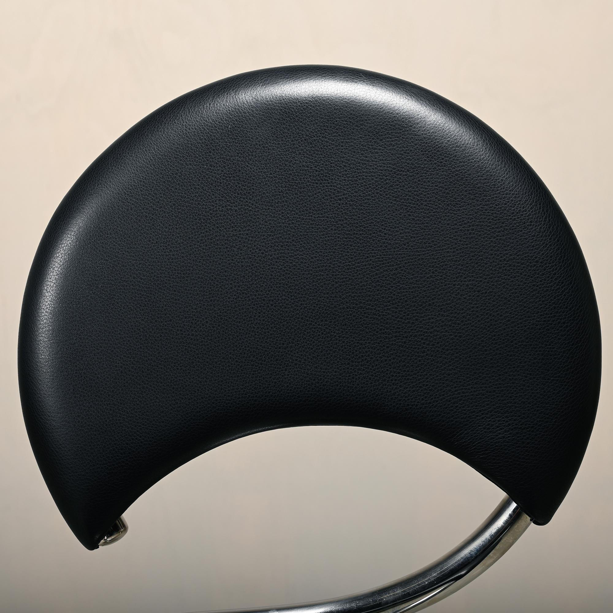 Chaises serpent de Poul Henningsen, Model No No 501 en chrome et cuir noir intégral en vente 7