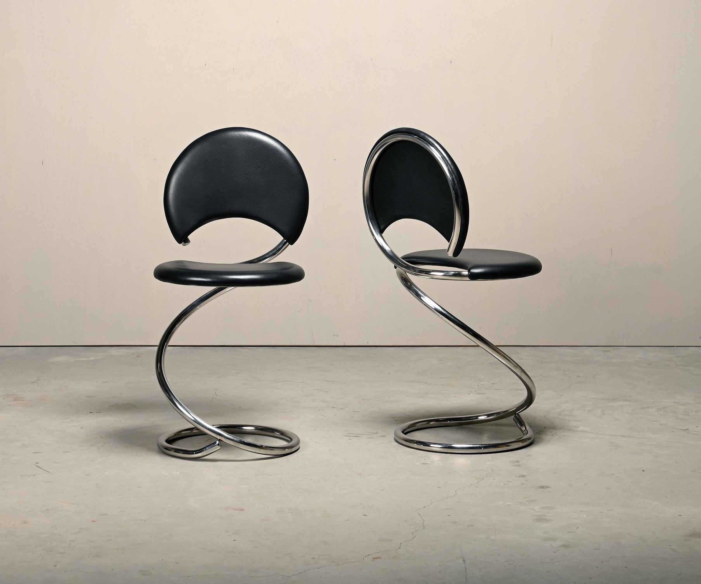 20ième siècle Chaises serpent de Poul Henningsen, Model No No 501 en chrome et cuir noir intégral en vente