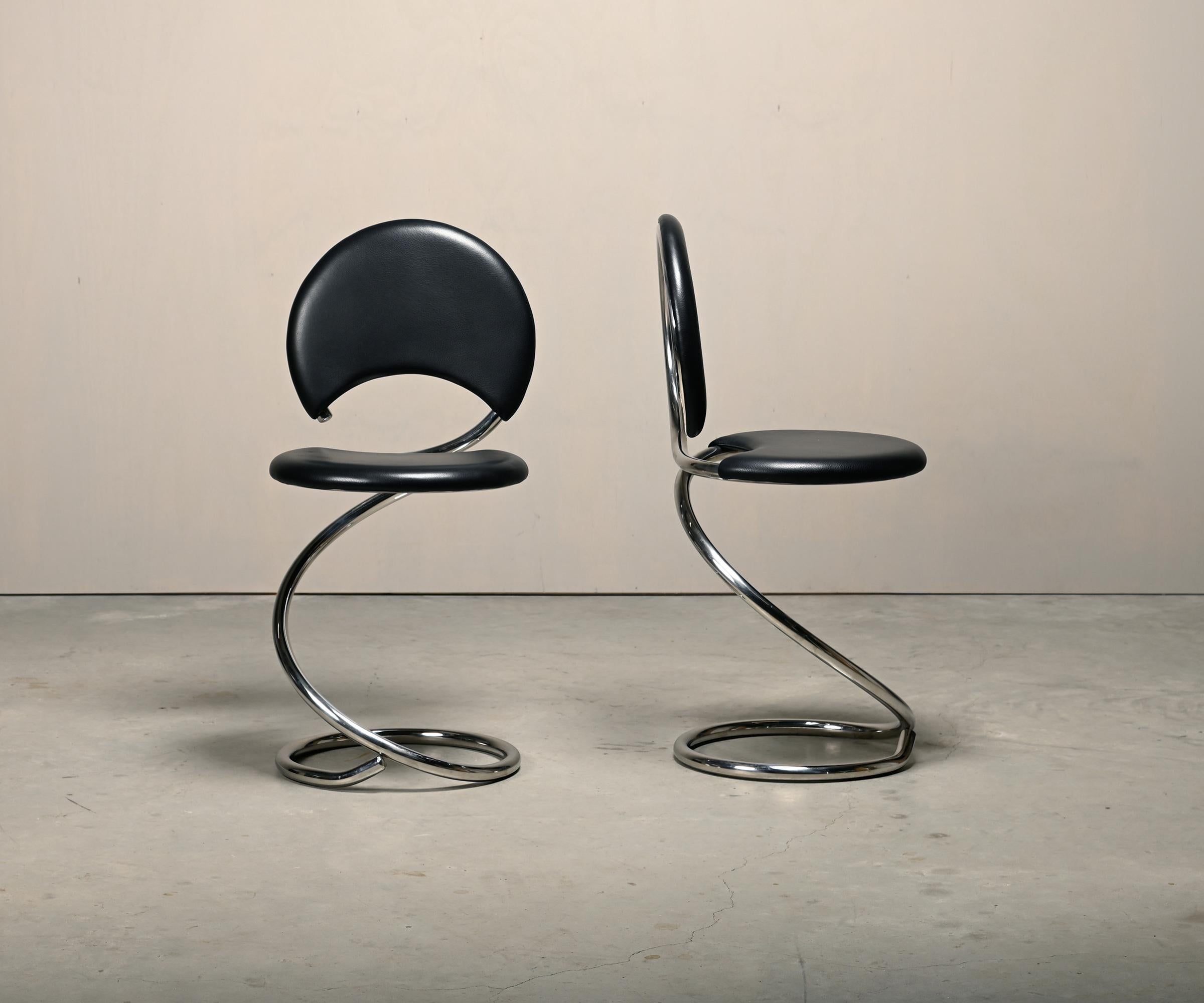 Acier Chaises serpent de Poul Henningsen, Model No No 501 en chrome et cuir noir intégral en vente