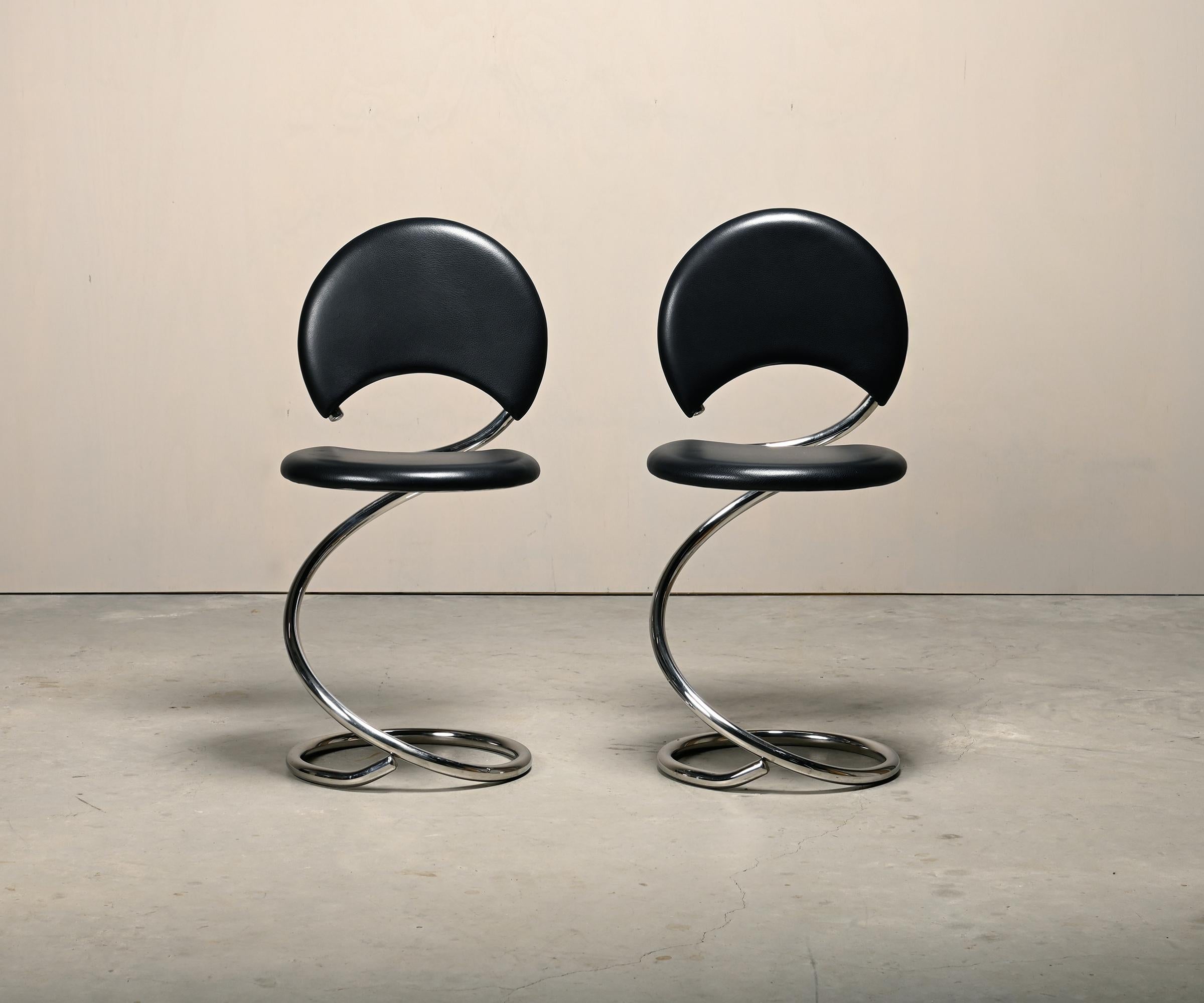 Chaises serpent de Poul Henningsen, Model No No 501 en chrome et cuir noir intégral en vente 1