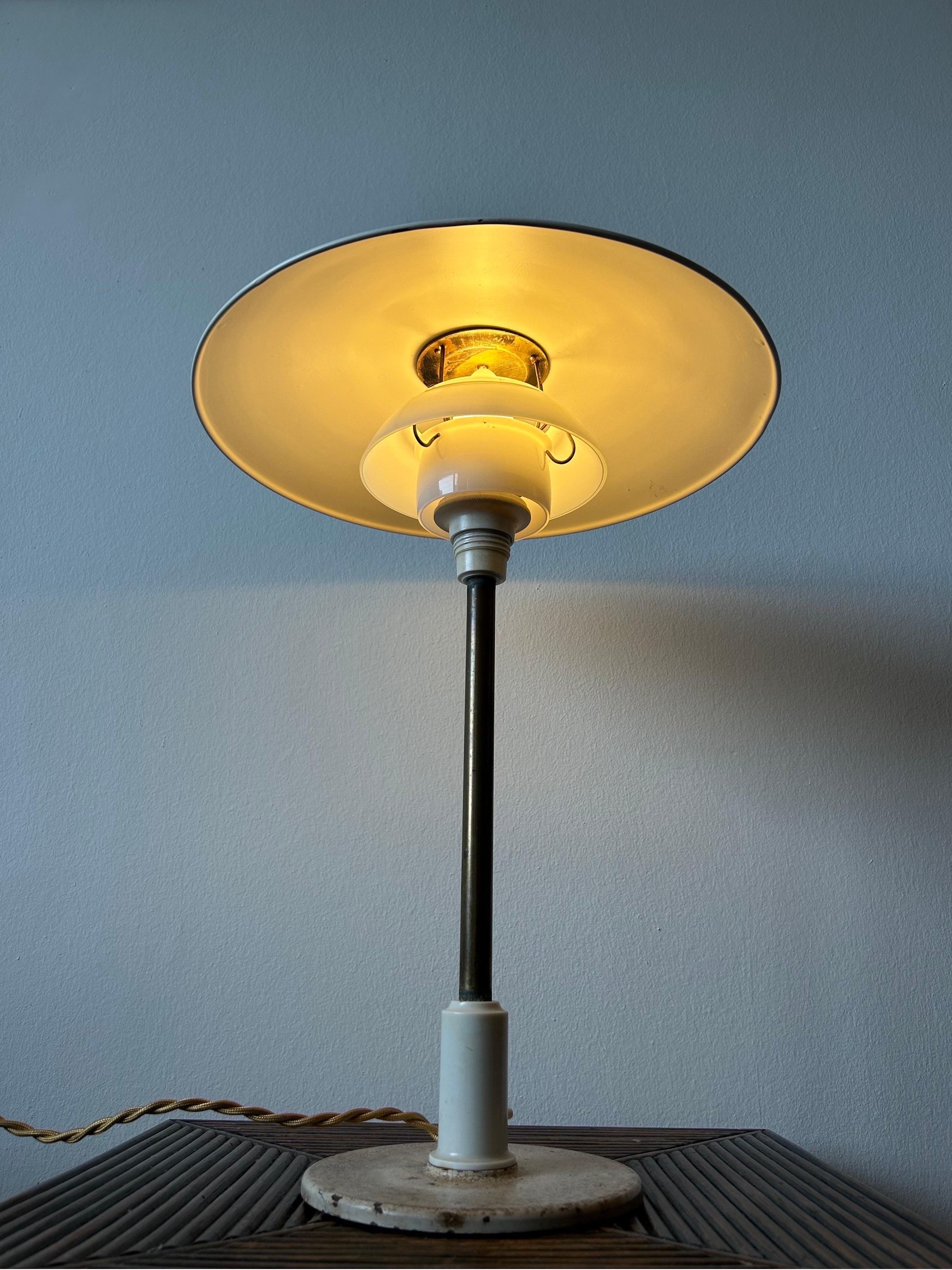 Lampe de table Poul Henningsen modèle 3/2, 5 fabriquée par Louis Poulsen années 1940  en vente 2