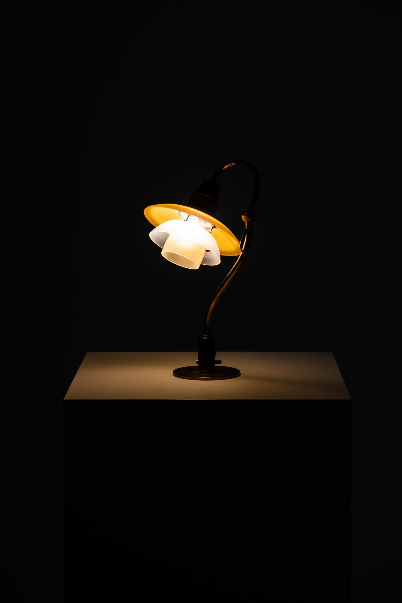 Poul Henningsen Table Lamp Model PH-2/2 Produced by Louis Poulsen in Denmark For Sale 3