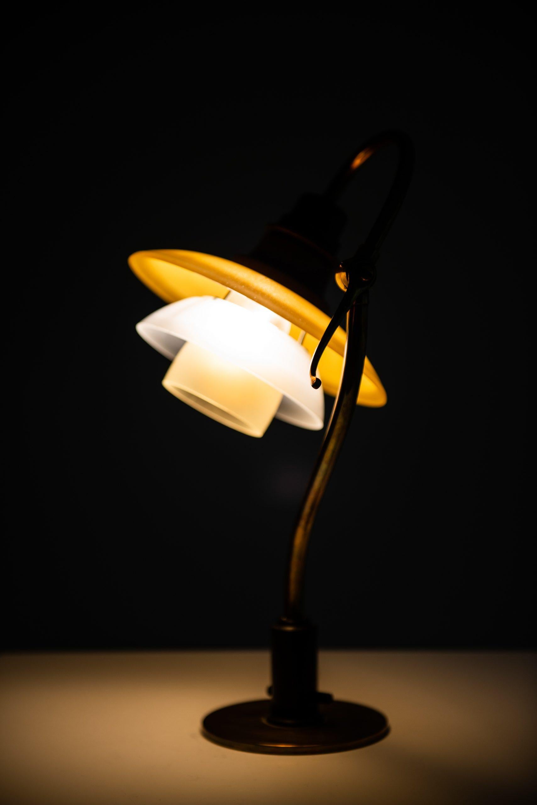 Poul Henningsen Table Lamp Model PH-2/2 Produced by Louis Poulsen in Denmark For Sale 4