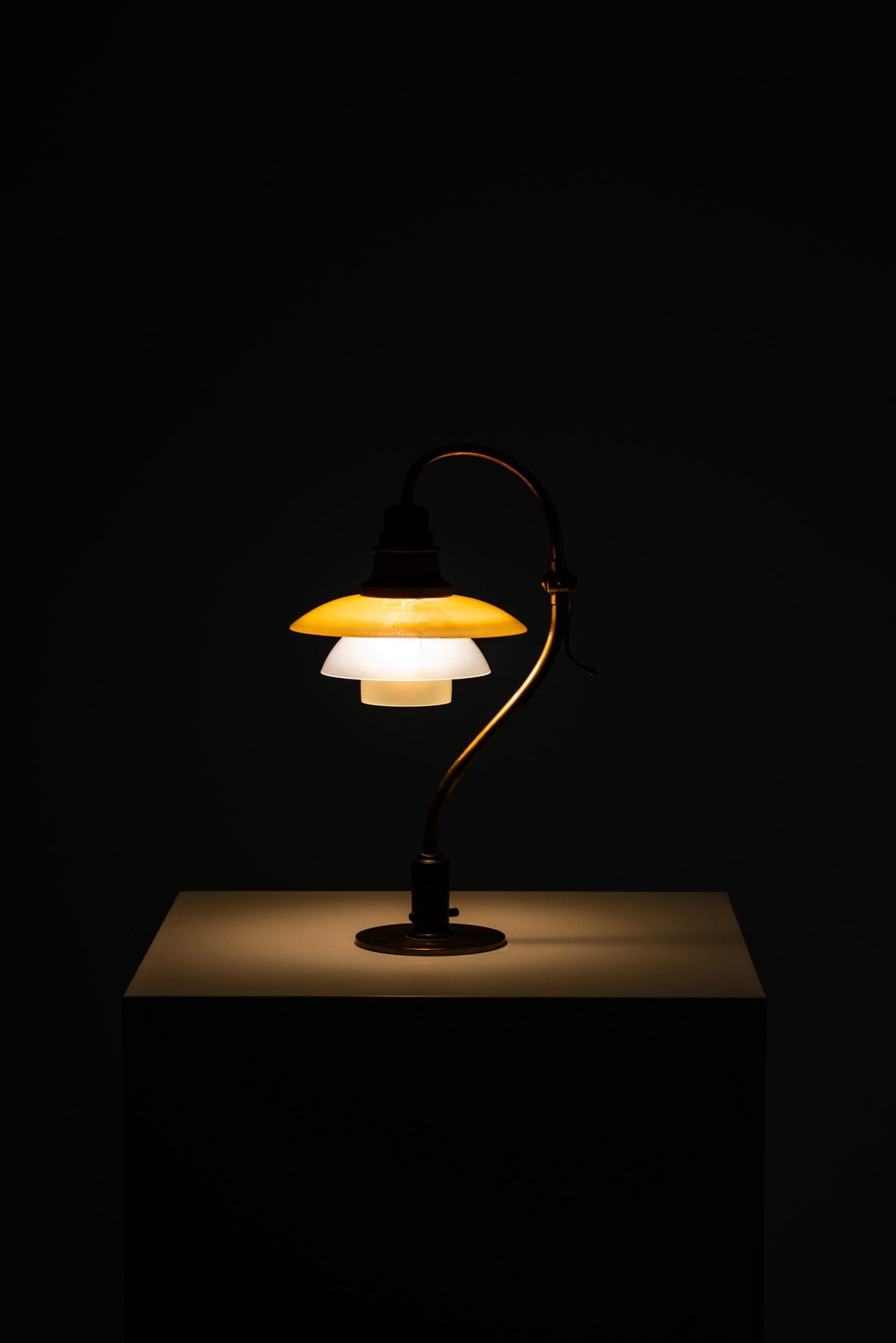 Poul Henningsen Table Lamp Model PH-2/2 Produced by Louis Poulsen in Denmark For Sale 5