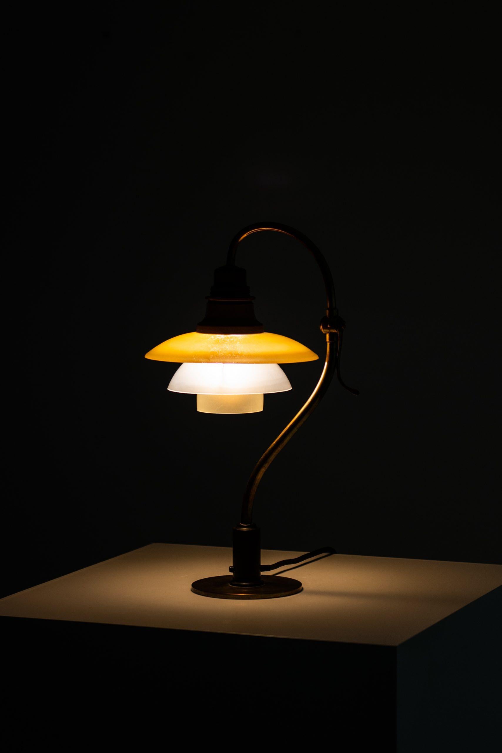 Poul Henningsen Table Lamp Model PH-2/2 Produced by Louis Poulsen in Denmark For Sale 6
