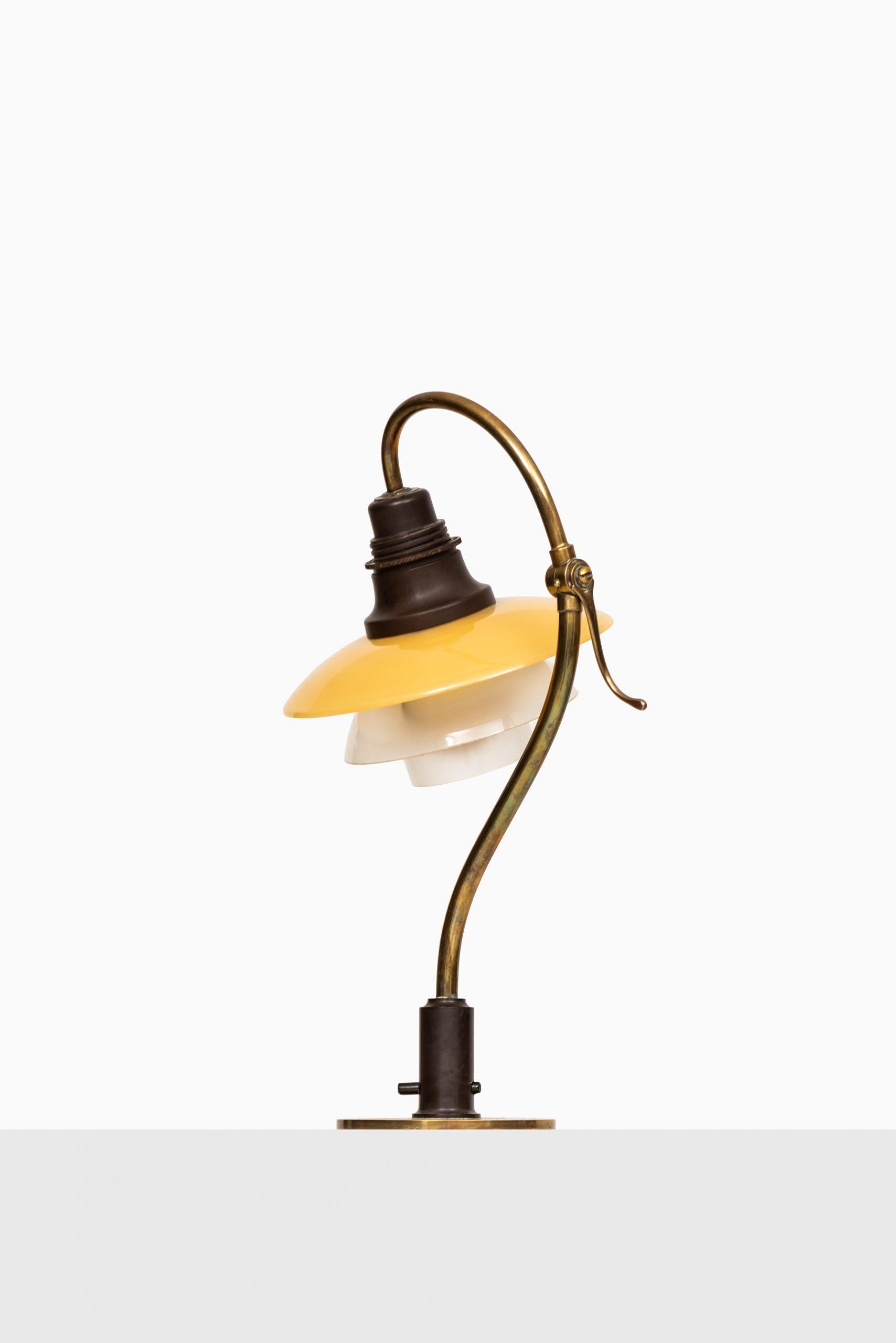 Laiton Lampe de table Poul Henningsen Modèle PH-2/2 Produit par Louis Poulsen au Danemark en vente