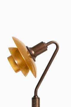 Poul Henningsen Table Lamp Model Ph-2/2 'Vintergækken' by Louis Poulsen