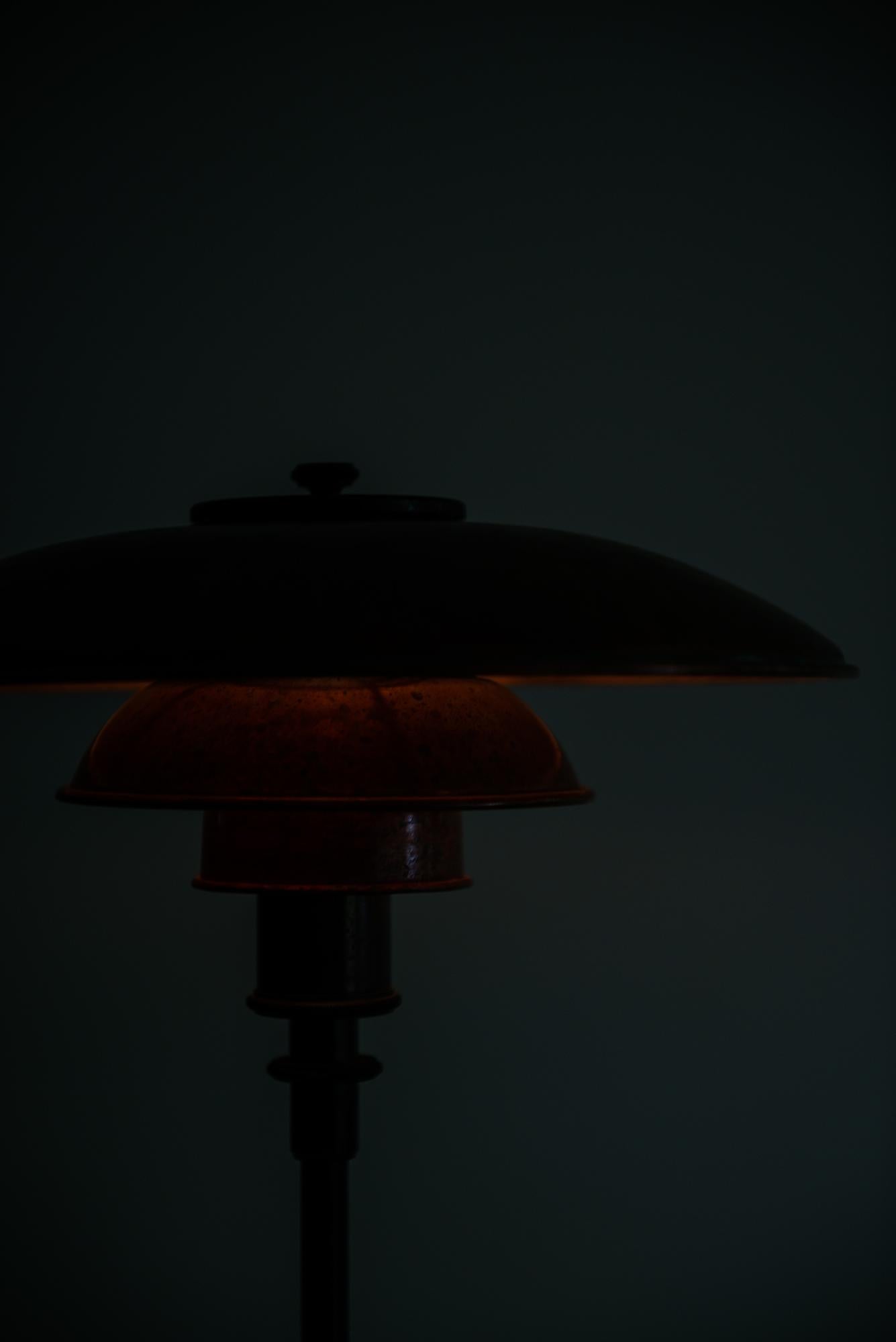 Poul Henningsen Table Lamp Model PH-3/2 in Copper by Louis Poulsen in Denmark 4