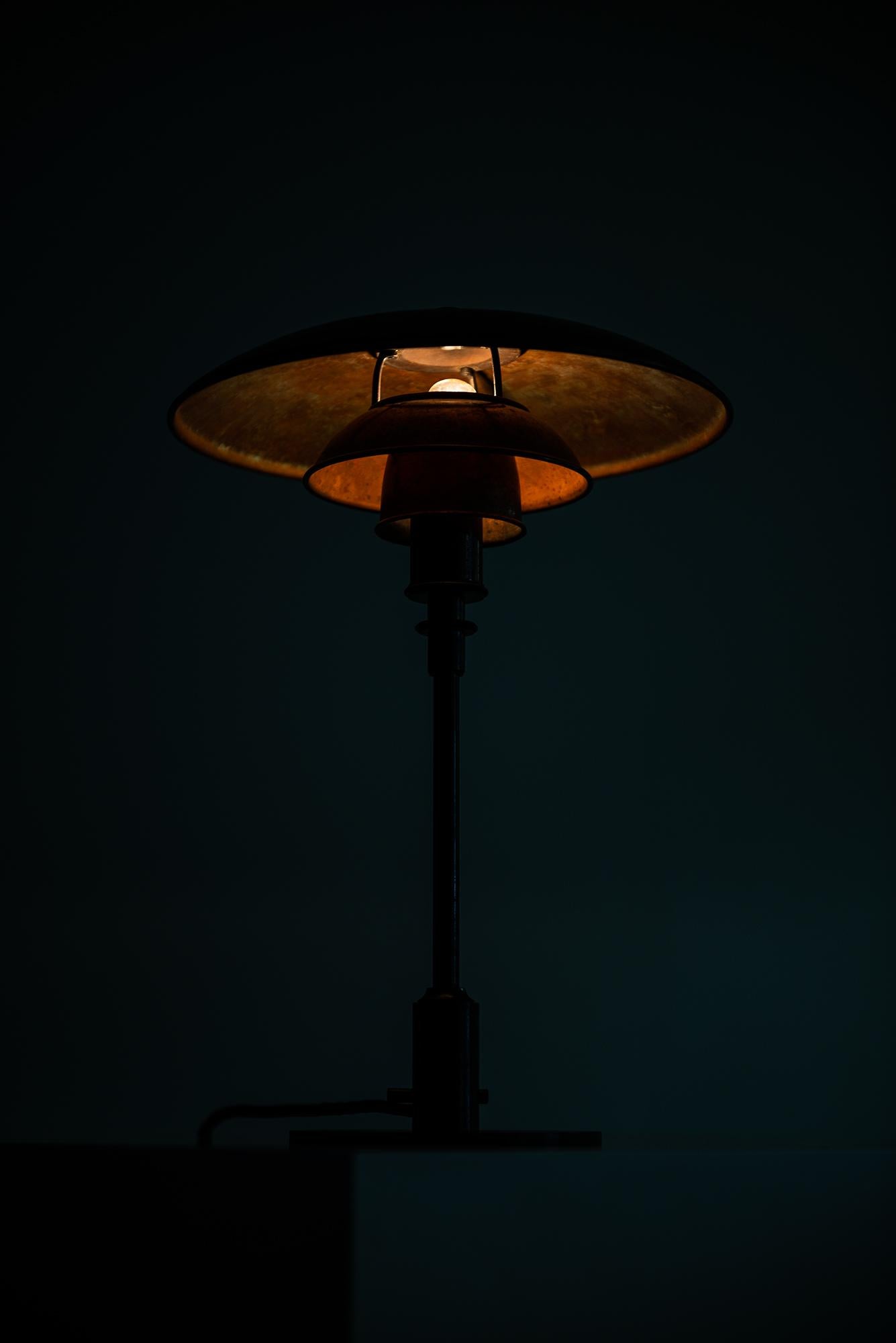 Poul Henningsen Table Lamp Model PH-3/2 in Copper by Louis Poulsen in Denmark 3