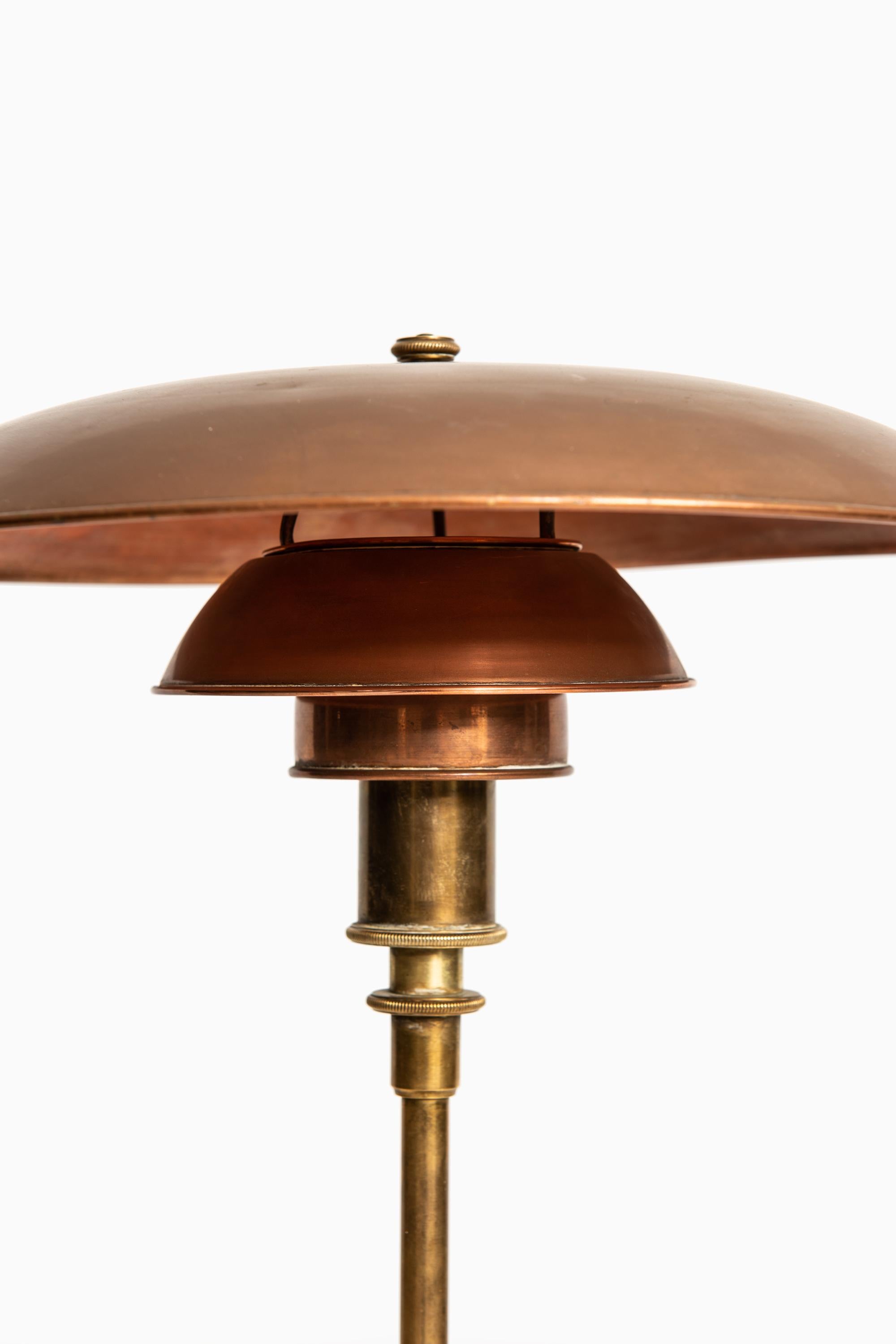 Rare table lamp model PH 3½/2 designed by Poul Henningsen. Produced by Louis Poulsen in Denmark. Marked “PAT. APPL”.