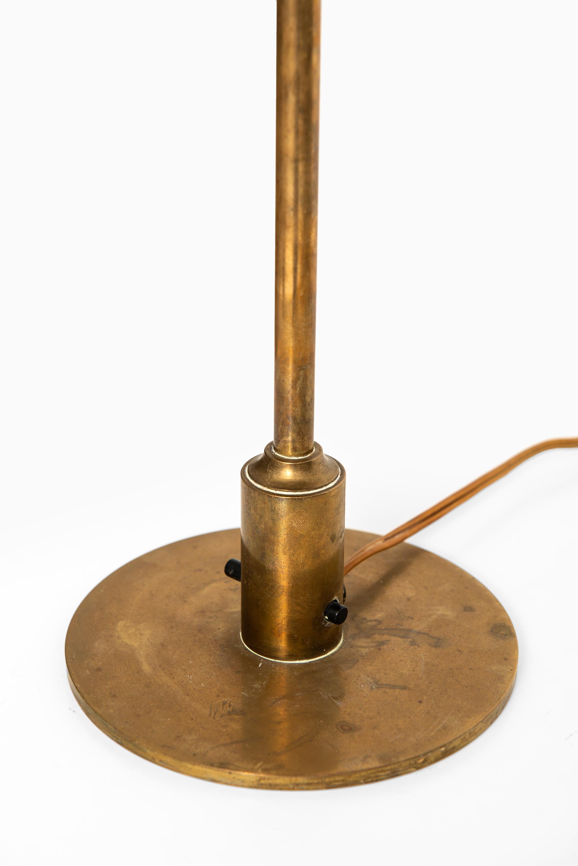 Scandinave moderne Lampe de table Poul Henningsen Modèle PH 3½/2 Produit par Louis Poulsen au Danemark en vente