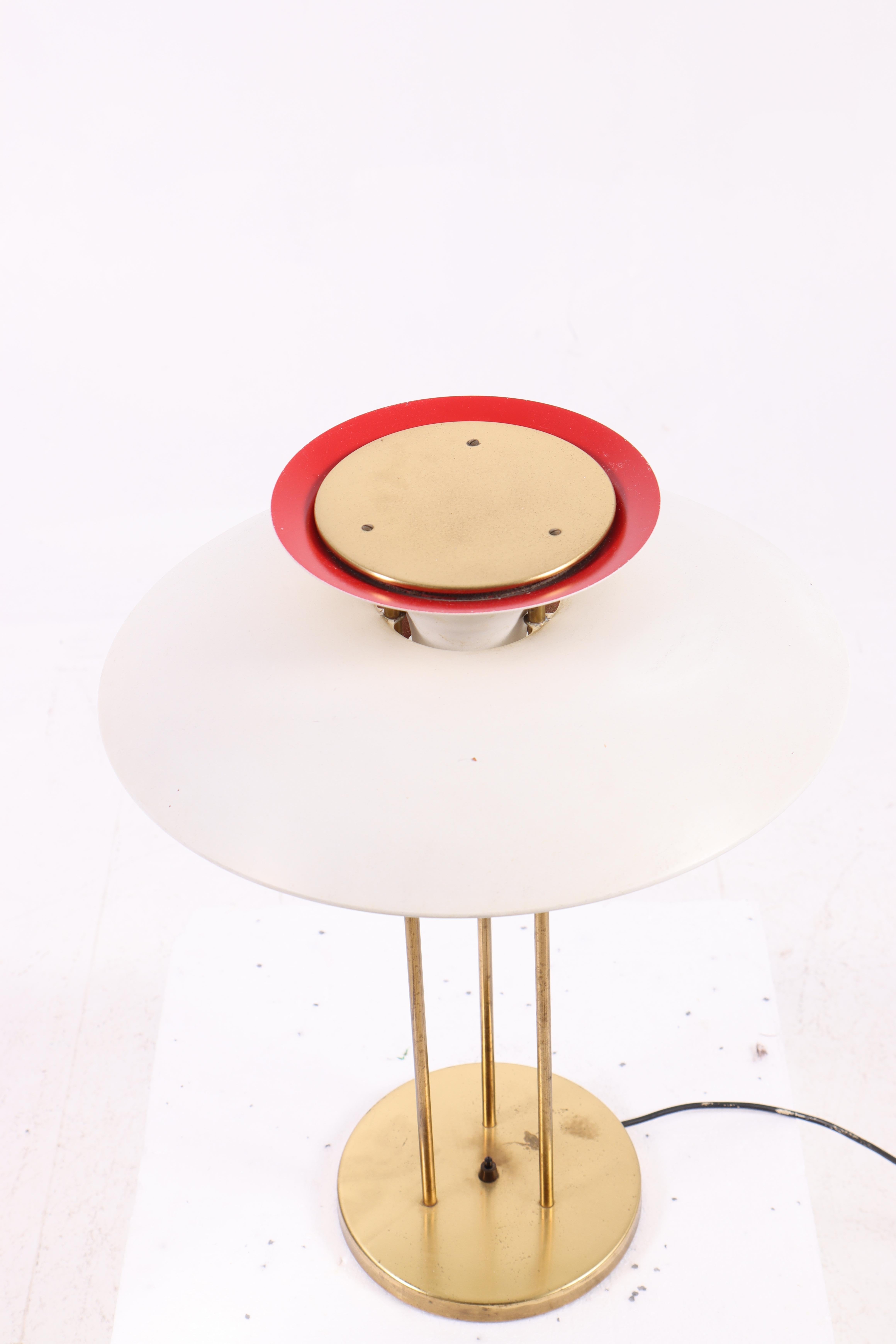 Late 20th Century Poul Henningsen Table Lamp with Lacquered Shades and Brass Frame, Louis Poulsen For Sale