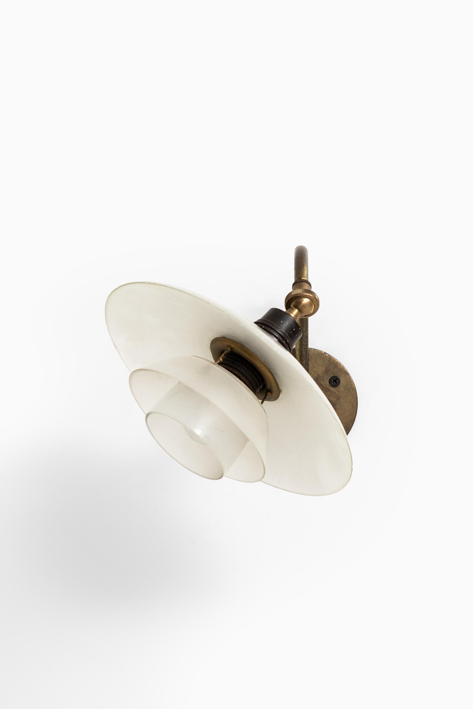 louis poulsen wall lamp