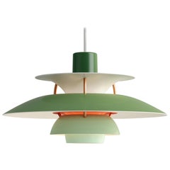Minicolgantes PH5 verdes de Poul Henningson para Louis Poulsen
