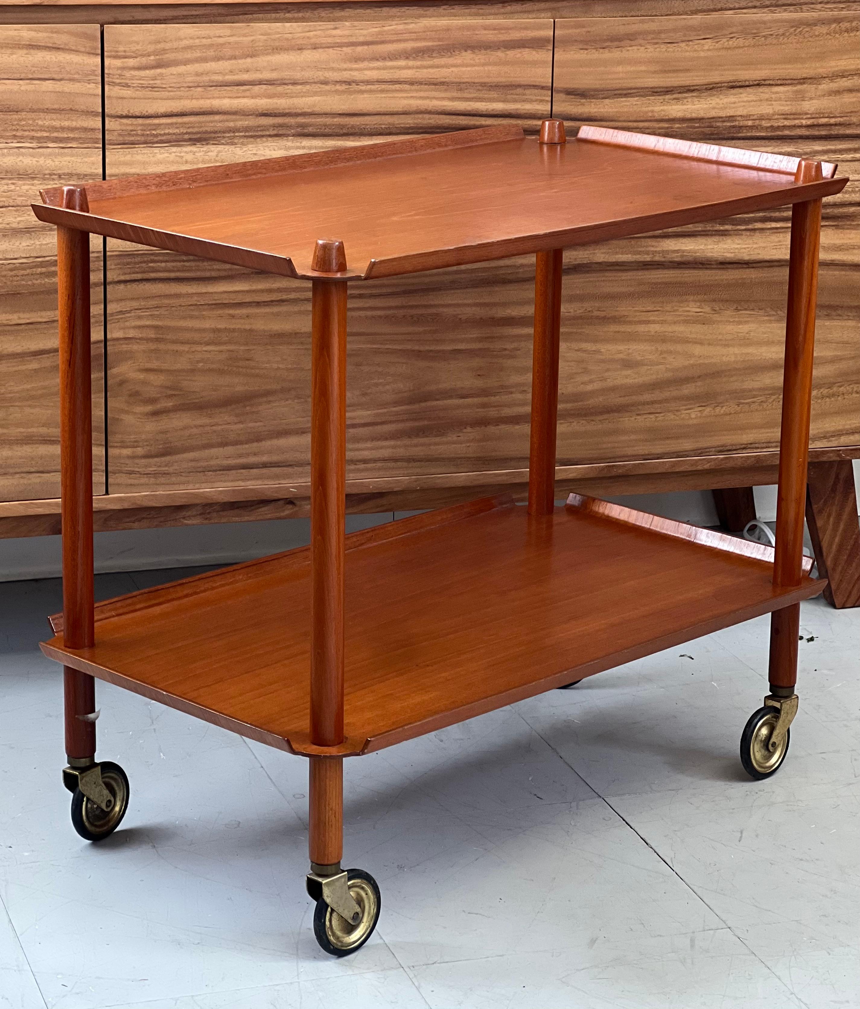 Poul Hundevad 1960s Mid-Century Modern Teak Bar serving cart en vente 1