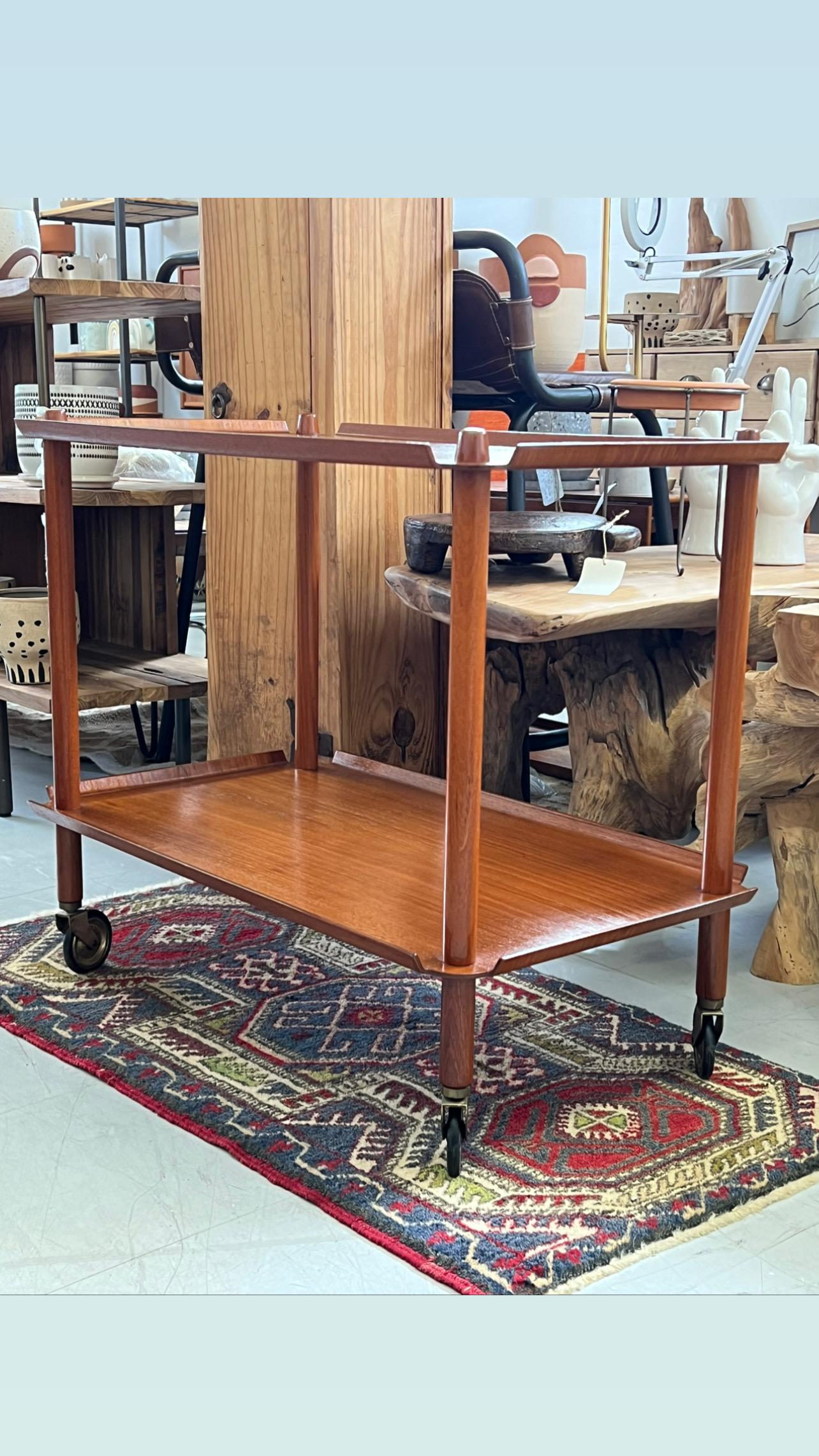 Poul Hundevad 1960s Mid-Century Modern Teak Bar serving cart en vente 2