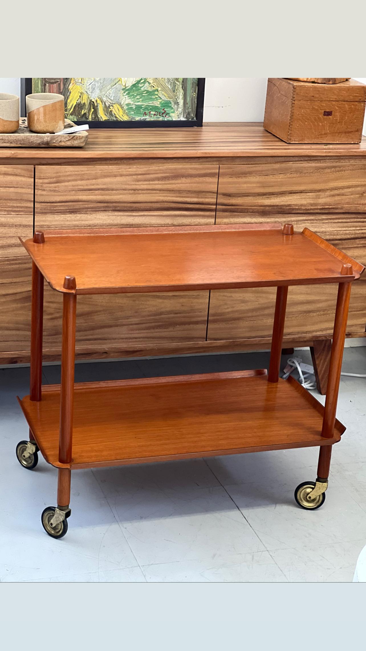 Poul Hundevad 1960s Mid-Century Modern Teak Bar serving cart en vente 3