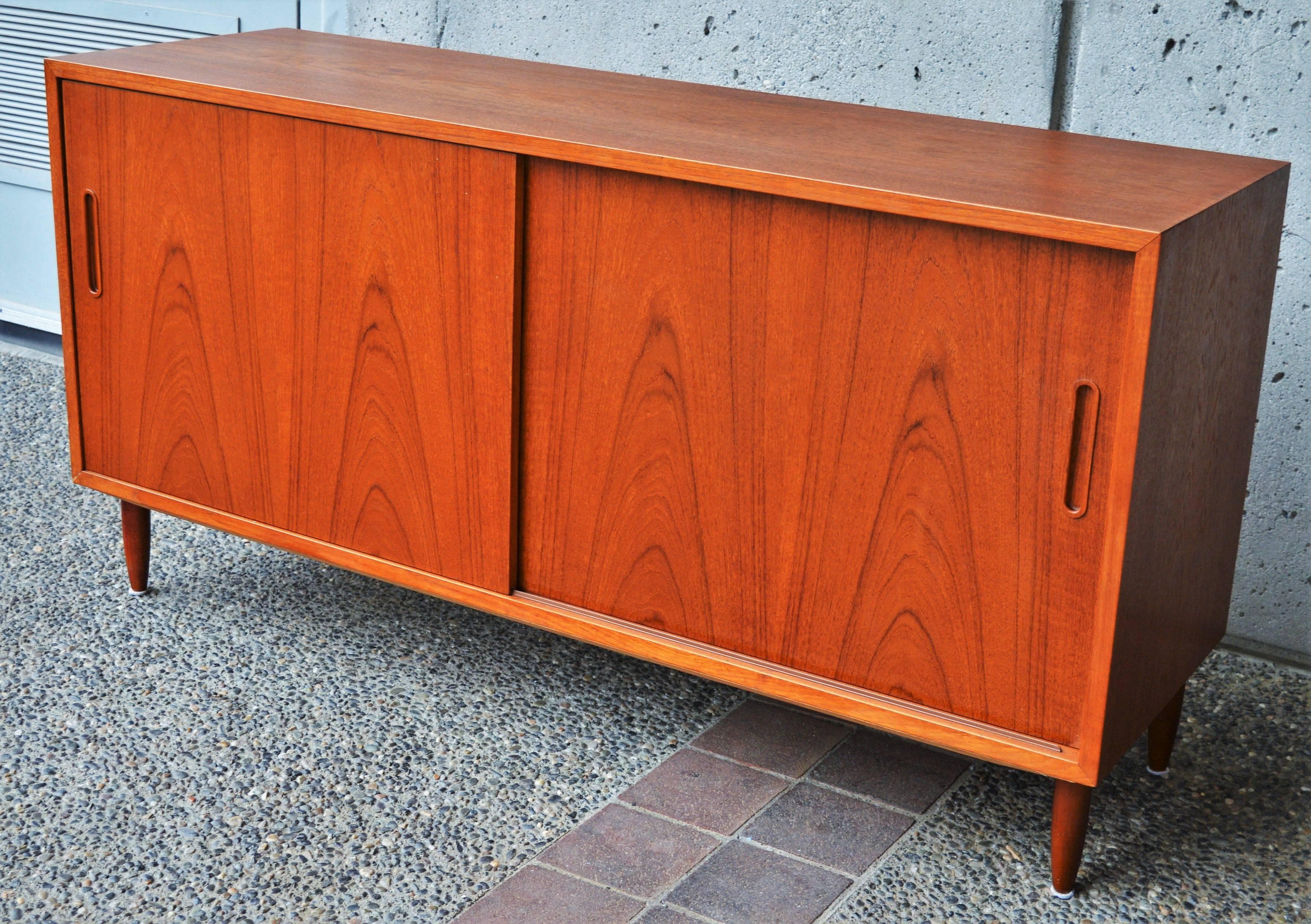 Poul Hundevad All Wood Teak and Birch Compact Credenza or Buffet In Excellent Condition In New Westminster, British Columbia