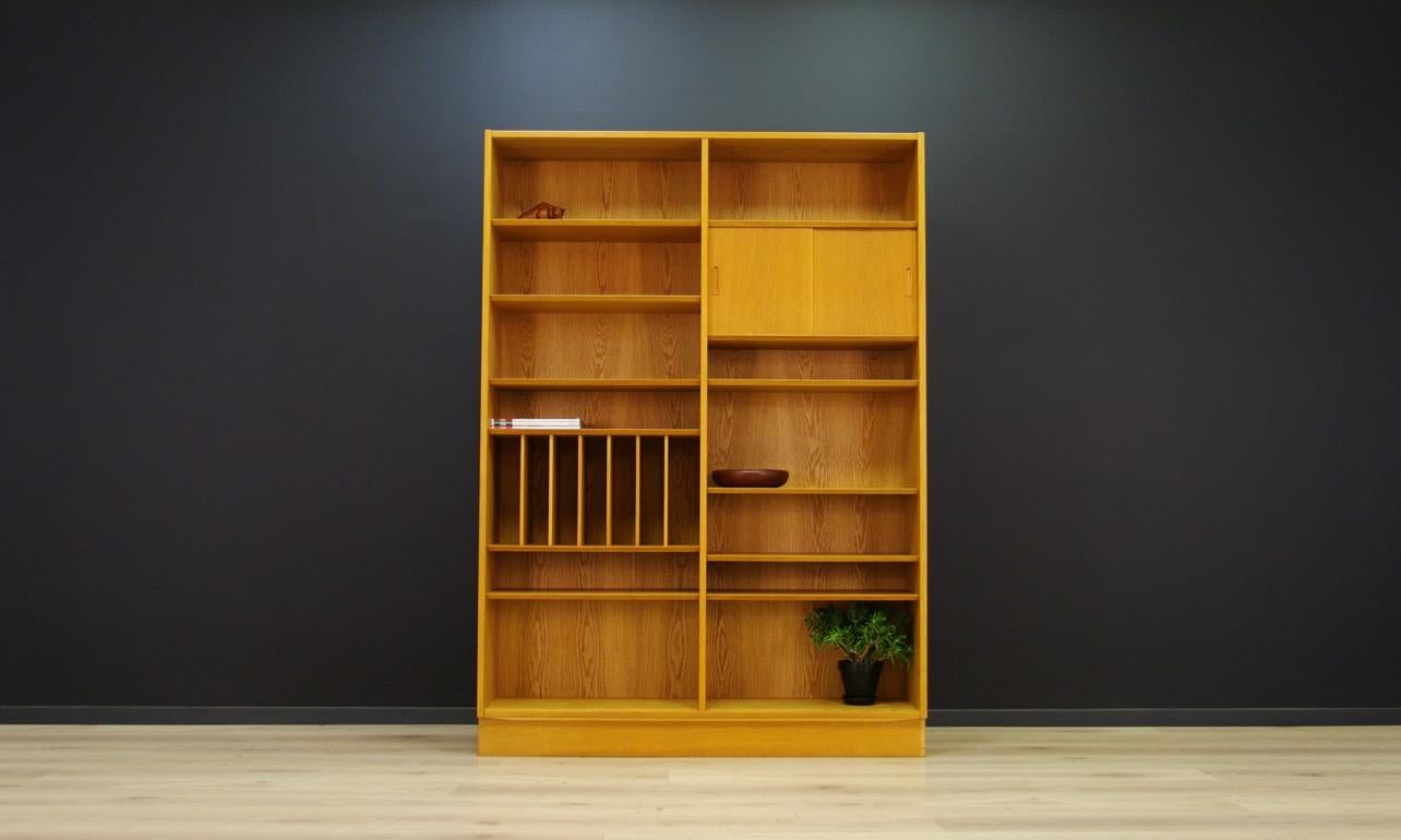 Minimalist bookcase from the 1960s-1970s, Danish design, a phenomenal form created by Danish designer Poul Hundevad, produced in the Hundevad & Co. manufactory. Surface veneered with ash. The furniture has a lot of adjustable shelves, a cabinet with