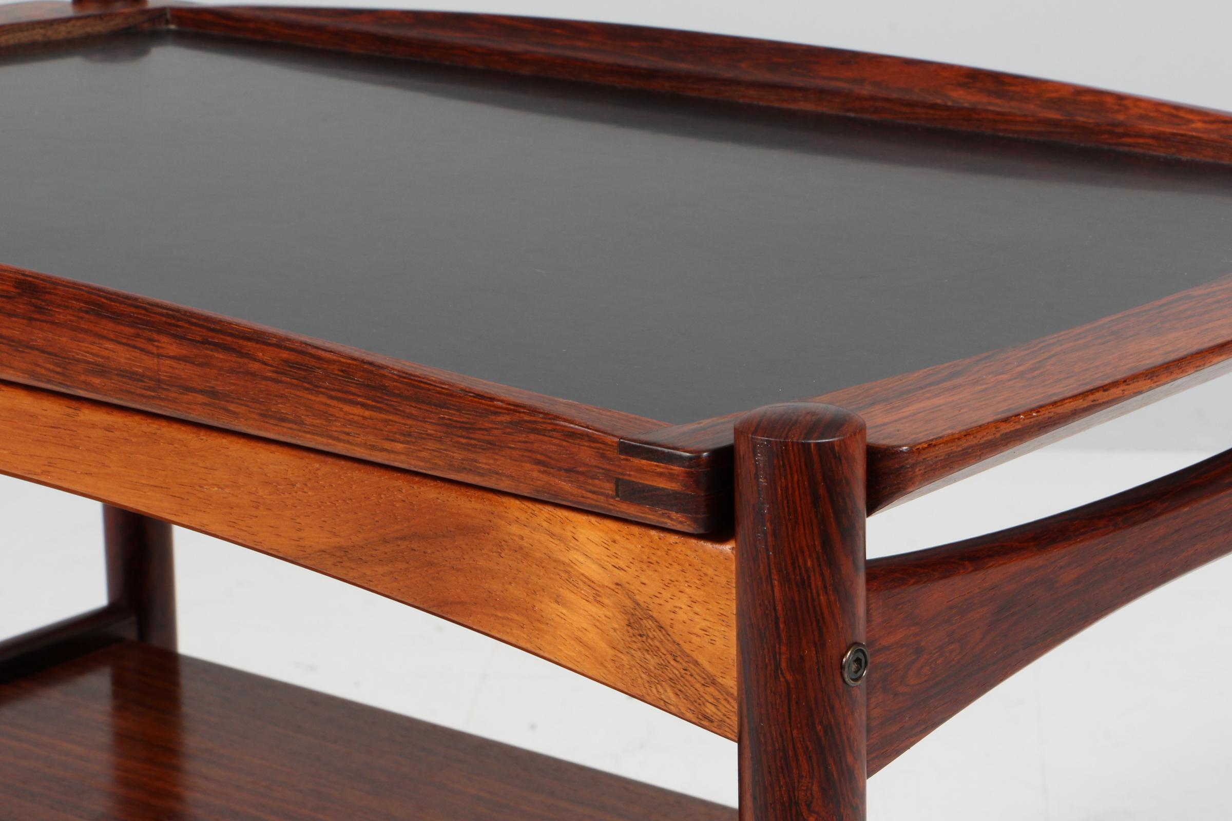 Scandinavian Modern Poul Hundevad bar cart in partly solid rosewood, 1960's Denmark. For Sale