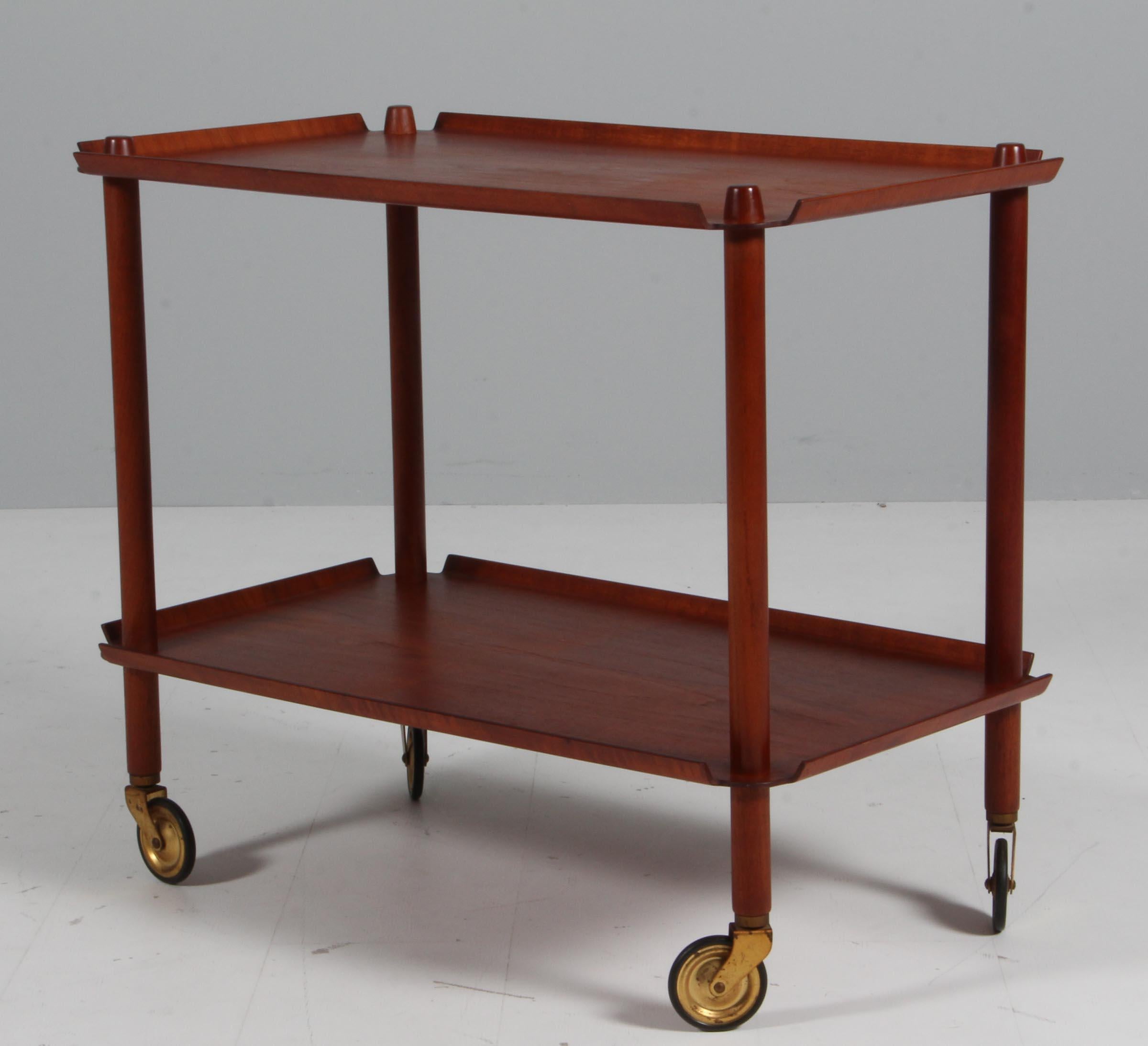 Poul Hundevad bar cart in partly solid teak, 1960's Denmark. For Sale