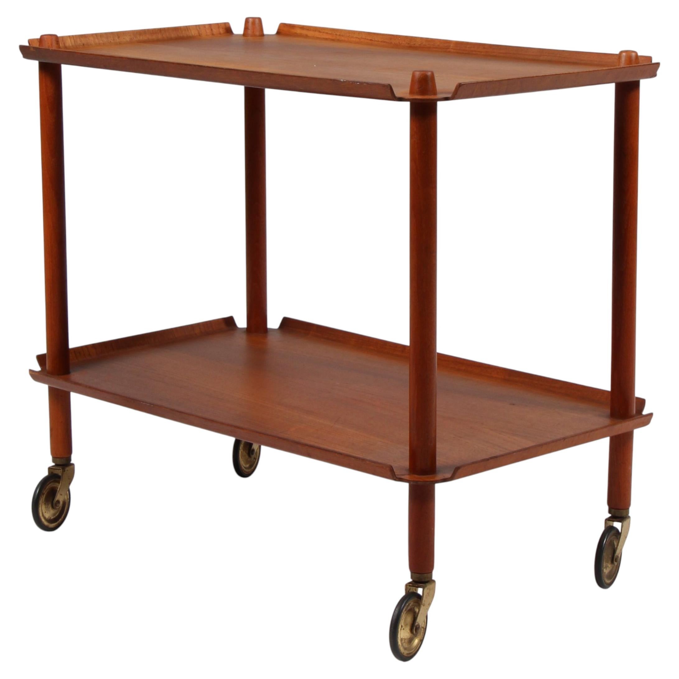 Poul Hundevad bar cart in partly solid teak, 1960's Denmark. For Sale
