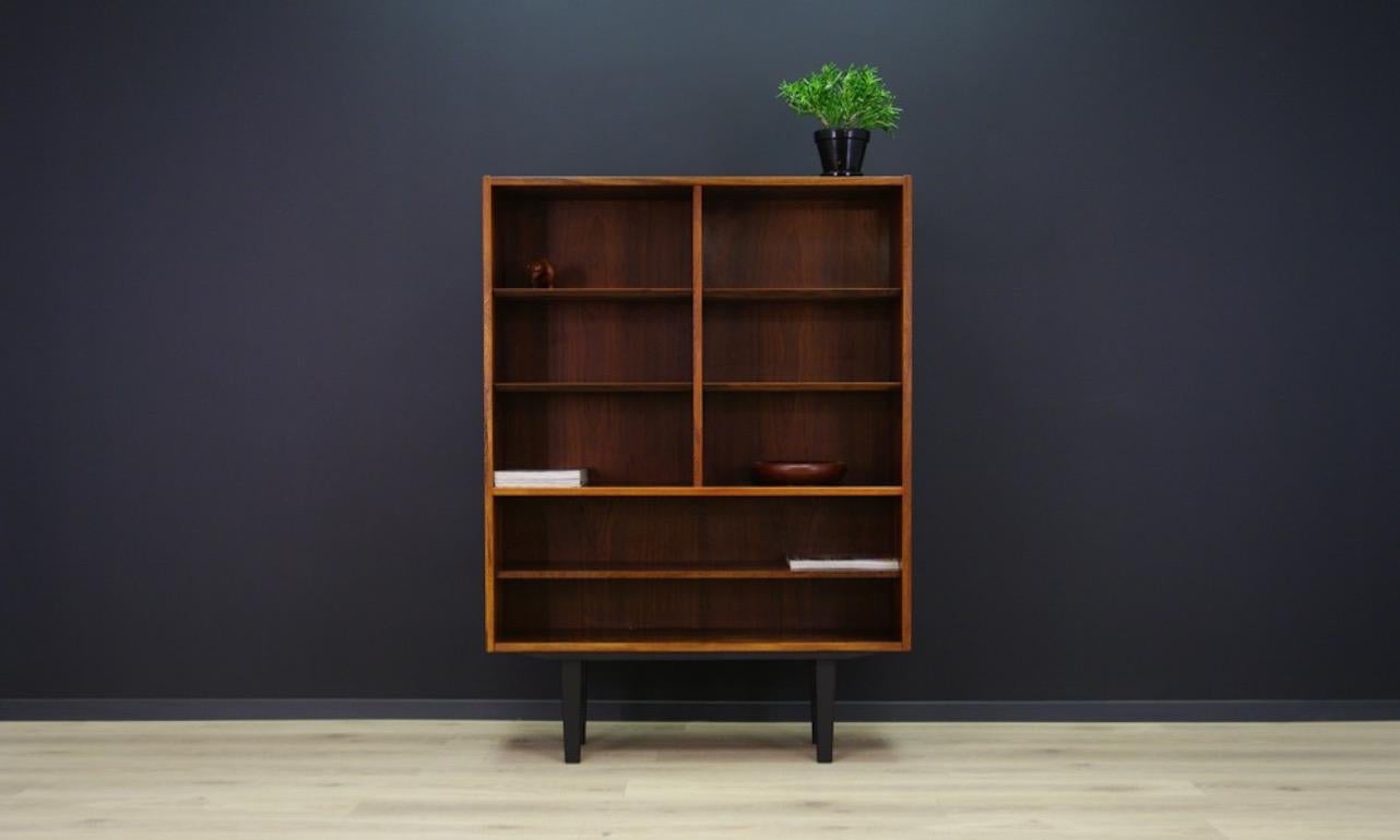 Original bookshelf from the 1960s - Danish design, a form created by Danish designer Poul Hundevad for the Hundevad & Co. manufactory. The surface is veneered with a rosewood. Preserved in good condition (small dings and scratches) - directly for