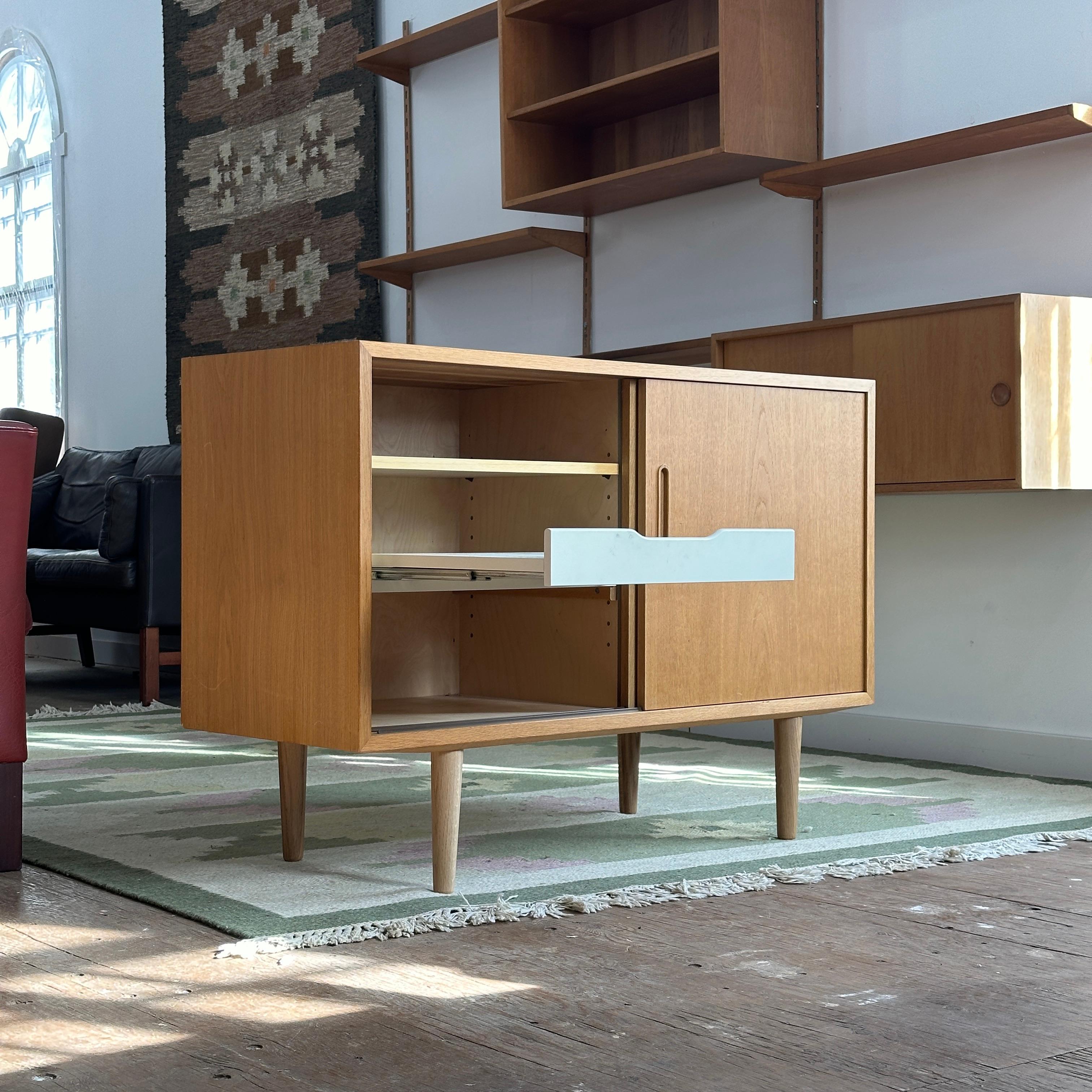 Mid-Century Modern Poul Hundevad Compact Oak Sideboard For Sale