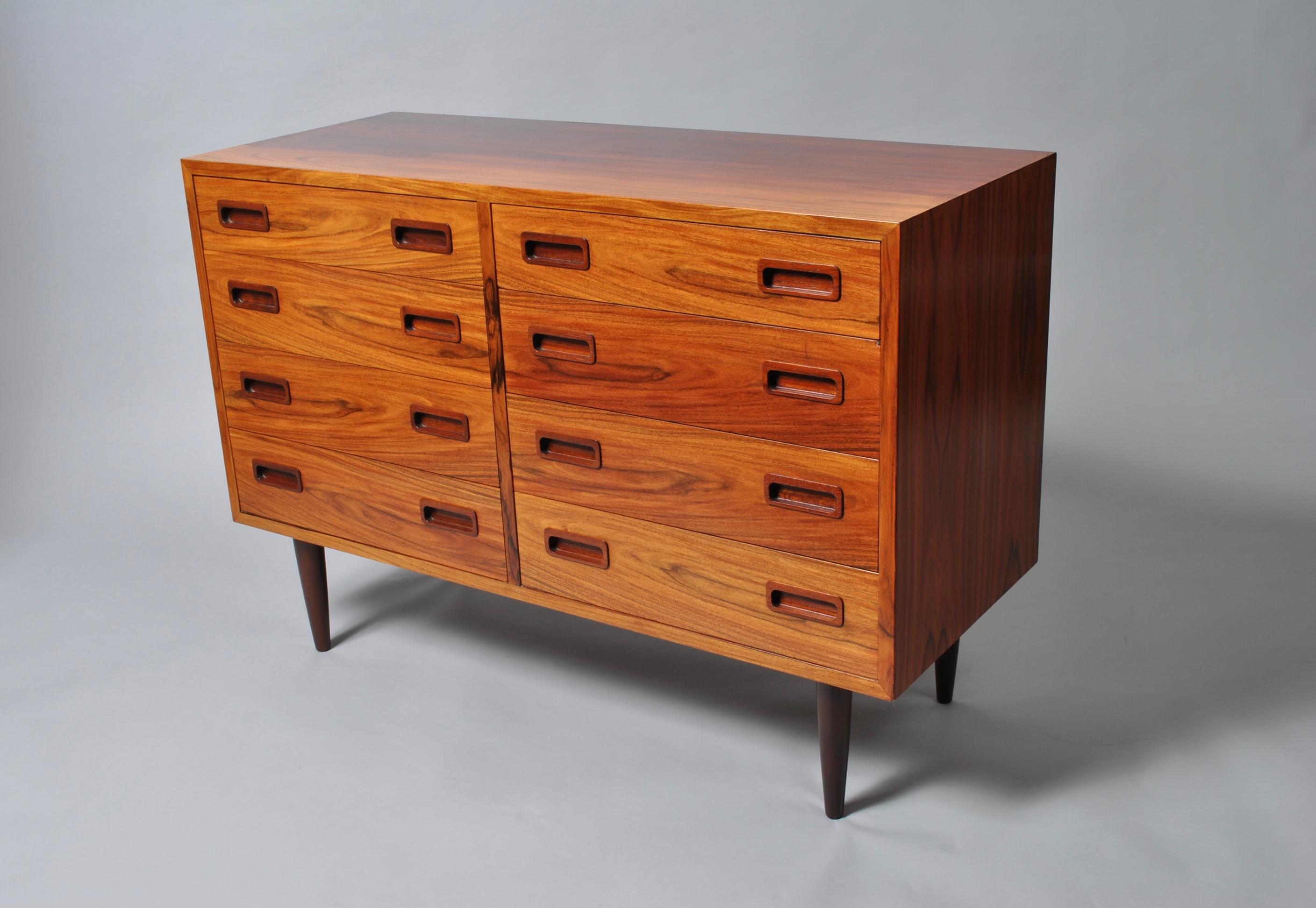 A practically sized double bank chest of drawers by Poul Hundevad, Denmark circa 1960.
Classic midcentury Danish piece of furniture.
 