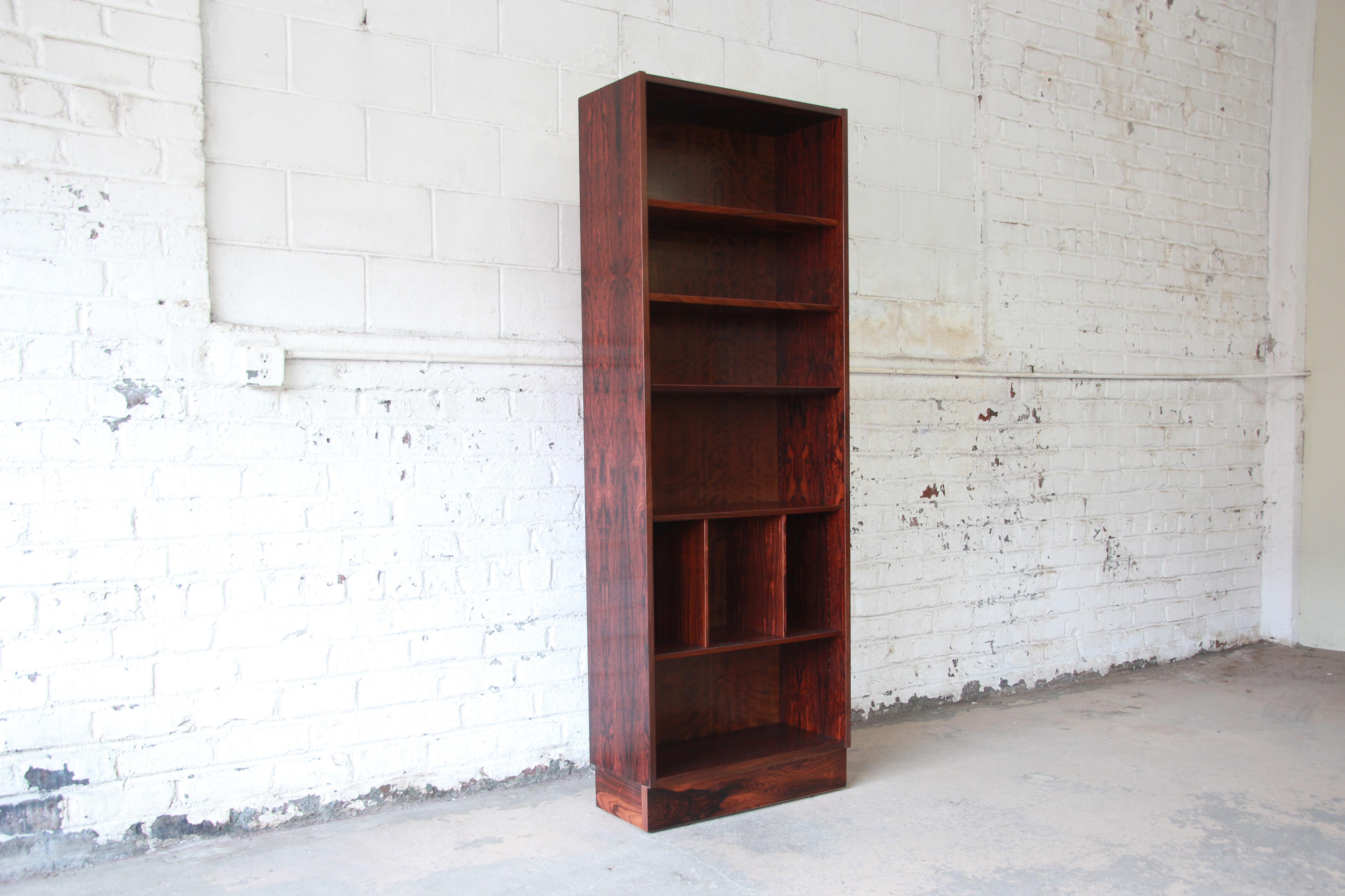 Poul Hundevad Danish Modern Rosewood Bookcase In Good Condition In South Bend, IN