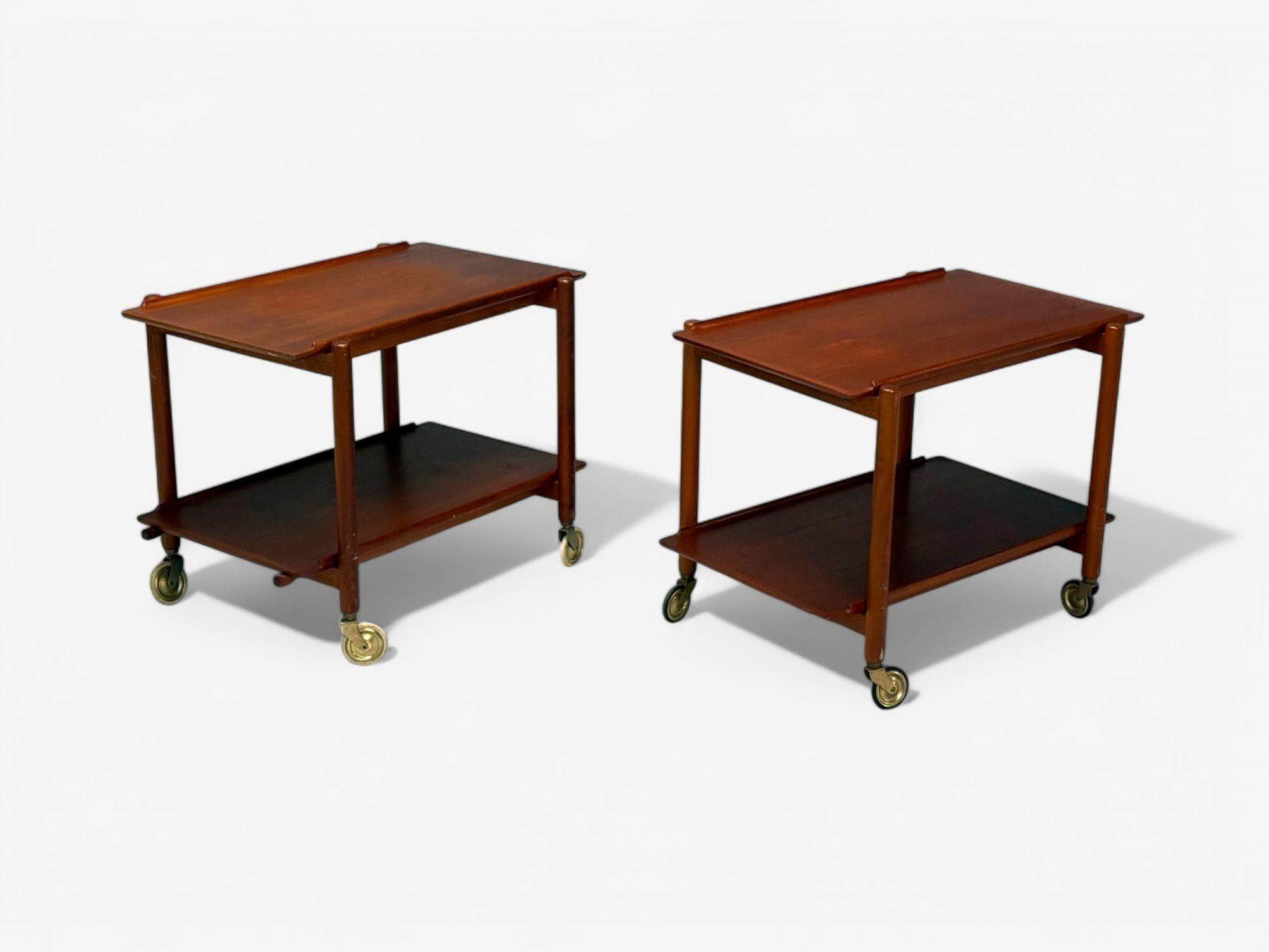 Poul Hundevad, Danish Modern, Teak, Expandable Bar Carts, Denmark, 1950s In Good Condition For Sale In Manhasset, NY