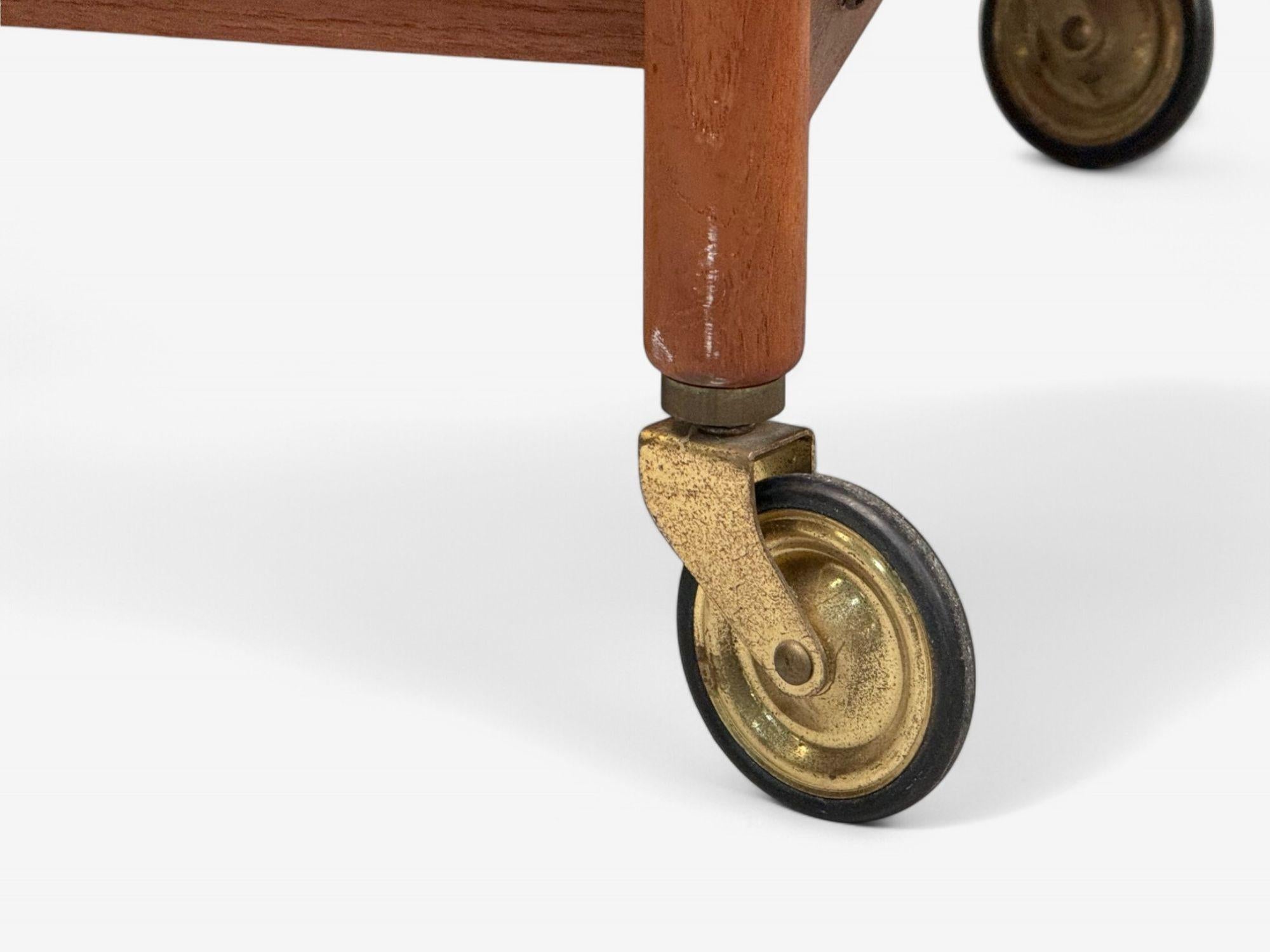 Poul Hundevad, Danish Modern, Teak, Expandable Bar Carts, Denmark, 1950s For Sale 2