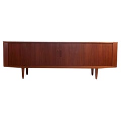 Poul Hundevad Dänisches Teakholz-Credenza mit Tambour-Türen