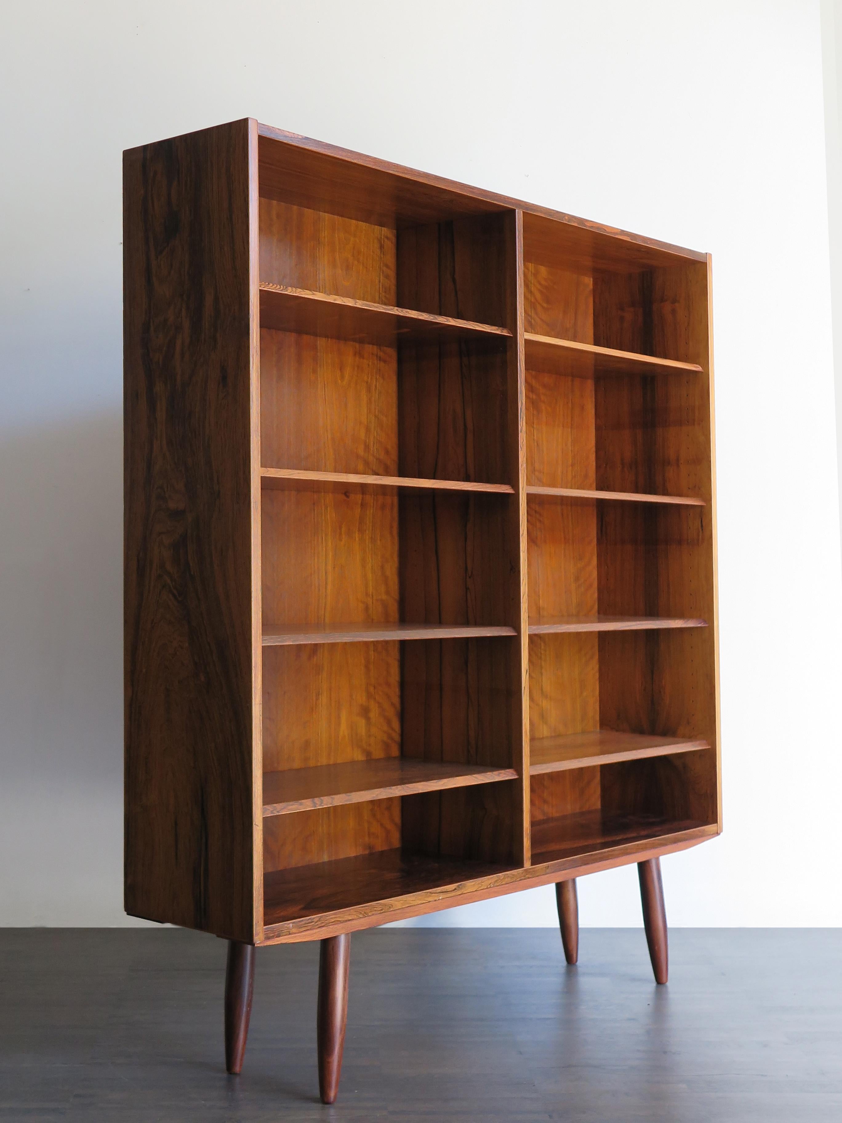 Scandinavian Mid-Century Modern dark wood bookcase by Poul Hundevad for Hundevad & Co with height adjustable shelves, circa 1960s.

Please note that the item is original of the period and this shows normal signs of age and use.