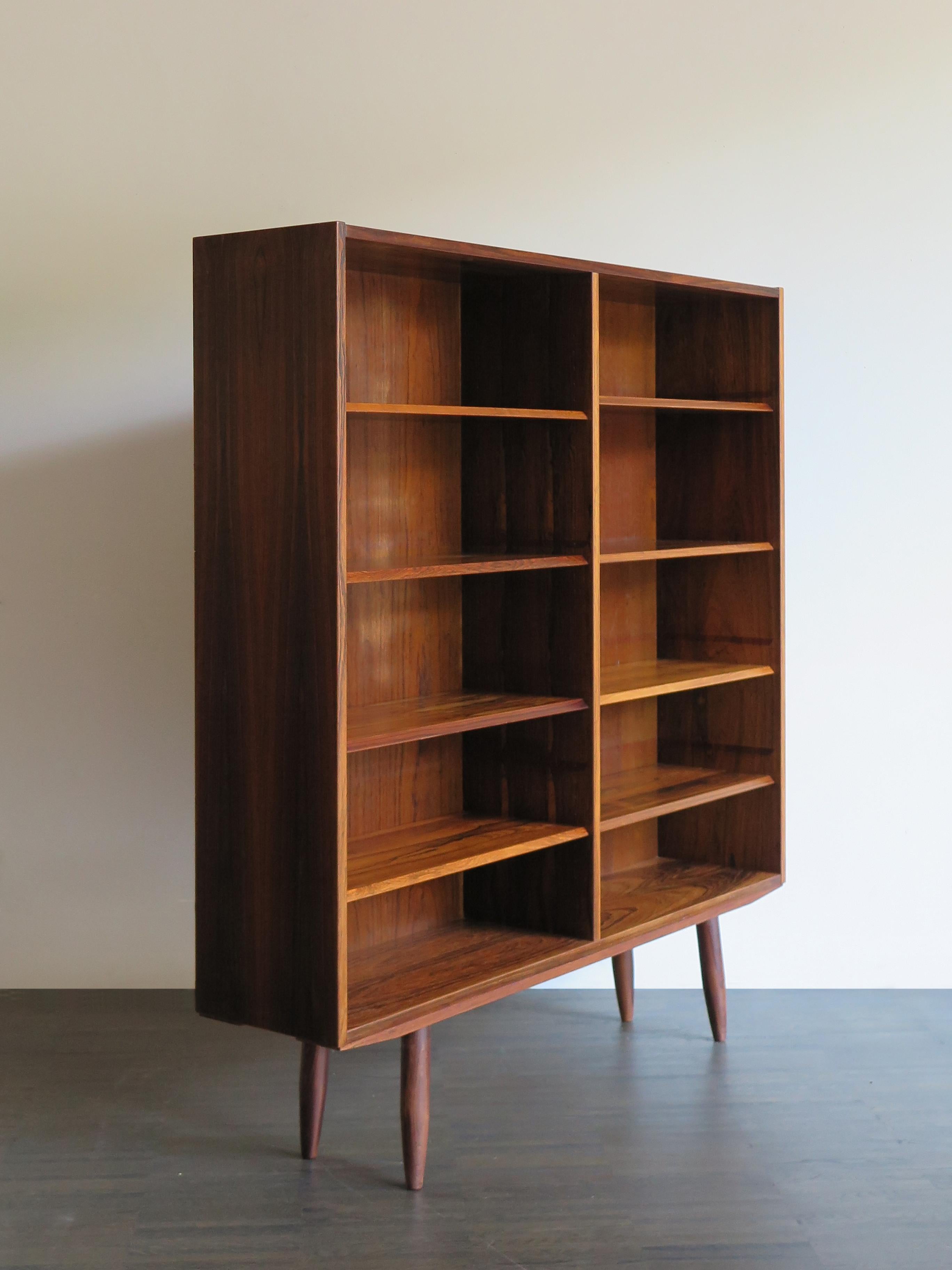 Poul Hundevad for Hundevad & Co Scandinavian Set of 2 Dark Wood Bookcases, 1960s In Good Condition In Reggio Emilia, IT