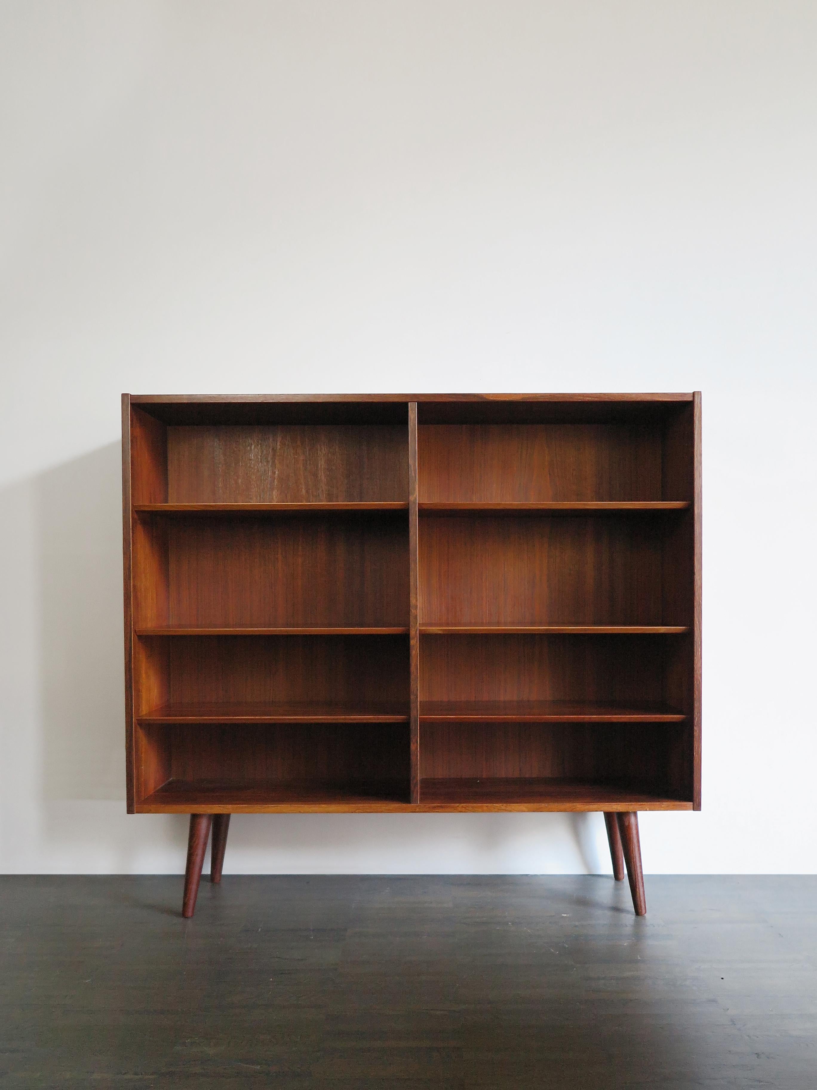 Scandinavian Mid-Century Modern design darkwood bookcase designed by Poul Hundevad and produced by Hundevad Møbelfabrik in the 1960s, variable height position of shelves and manufacturer’s stamp on the back, Denmark 1960s

Please note that the