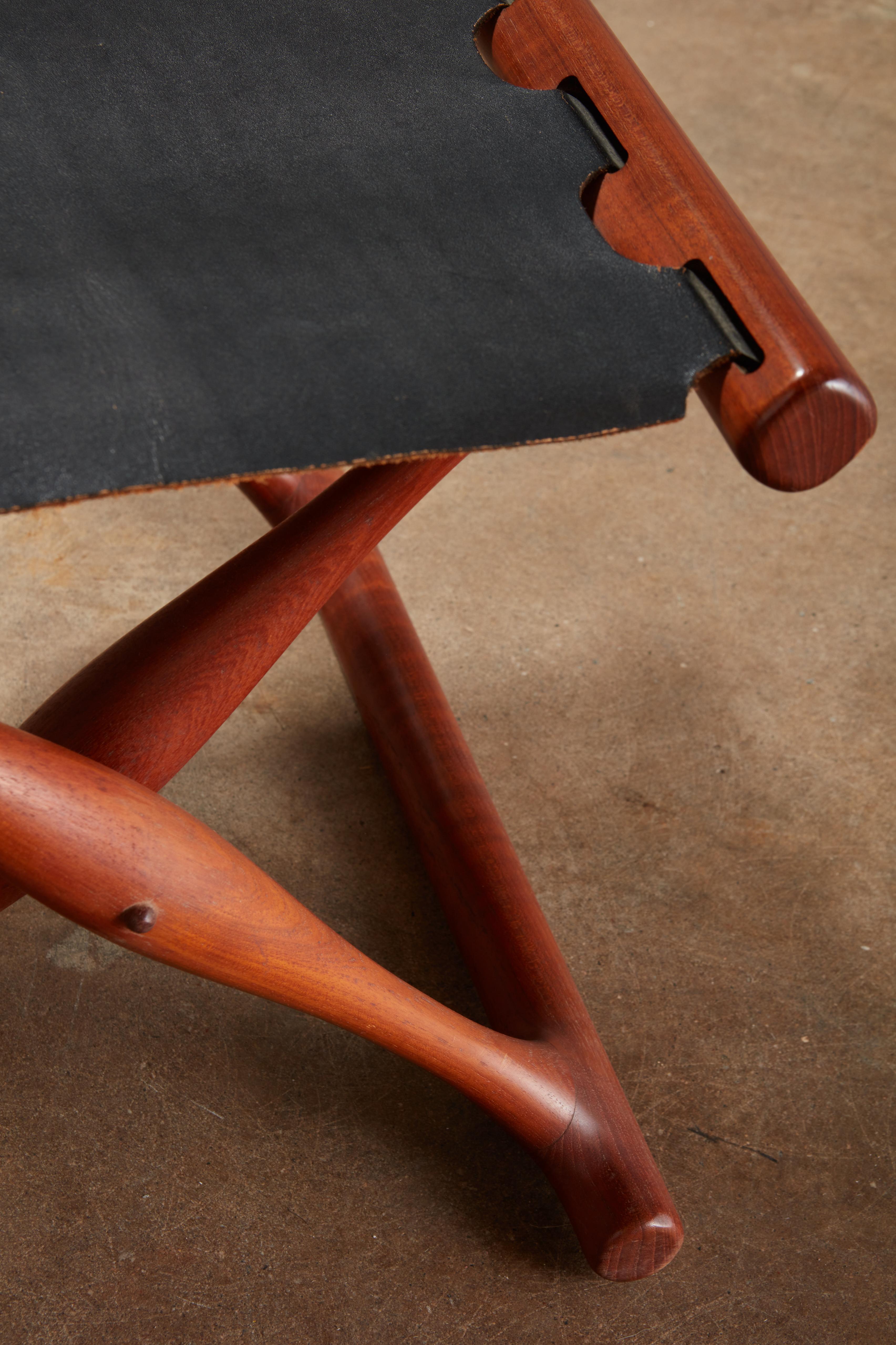 Poul Hundevad, “Guldhøj” Folding Stool in Teak and Black Leather, 1960s, Denmark In Good Condition For Sale In Greensboro, NC
