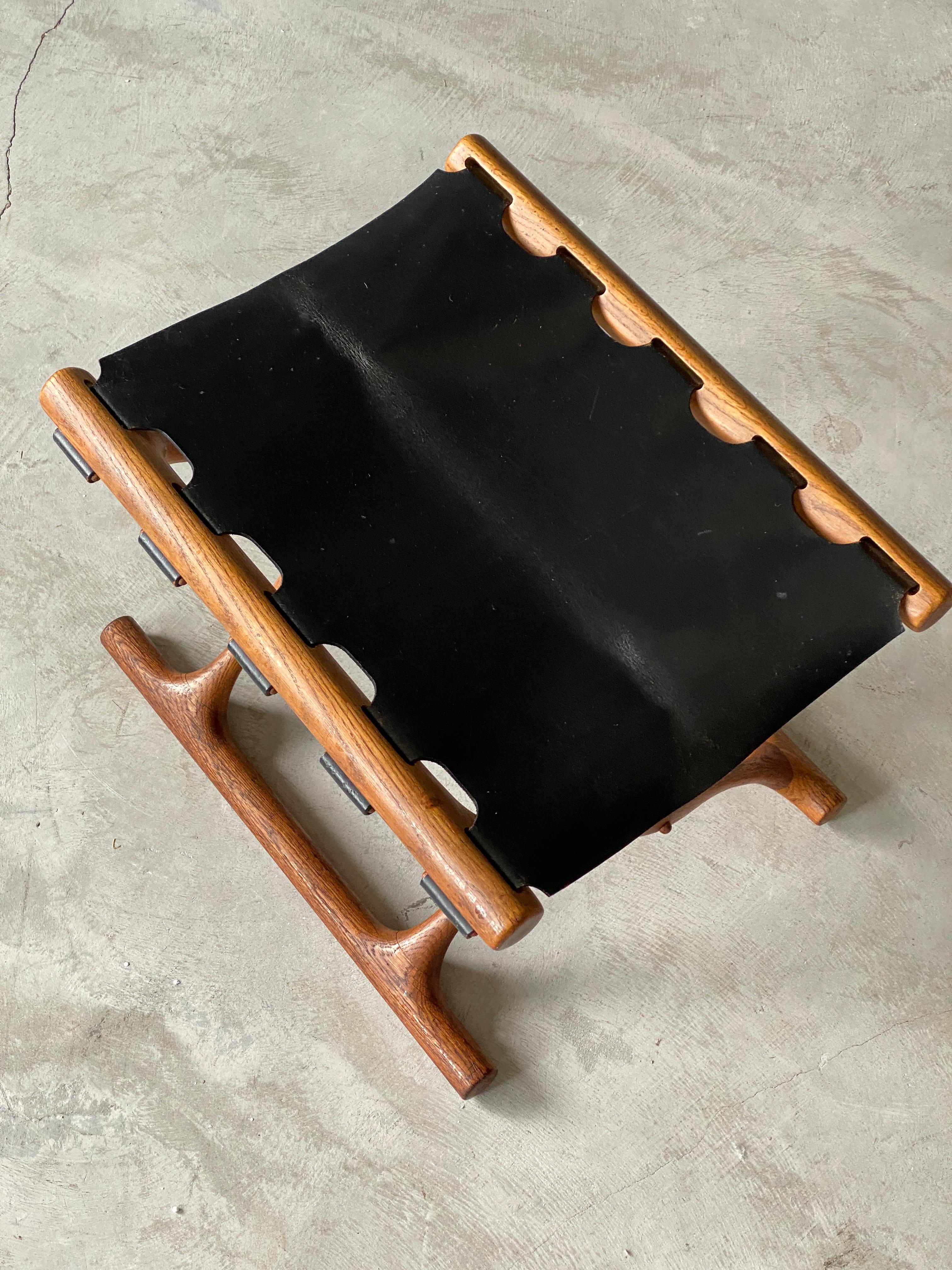 Scandinavian Modern Poul Hundevad, “Guldhøj” Folding Stool, Oak, Black Leather, 1960s, Denmark