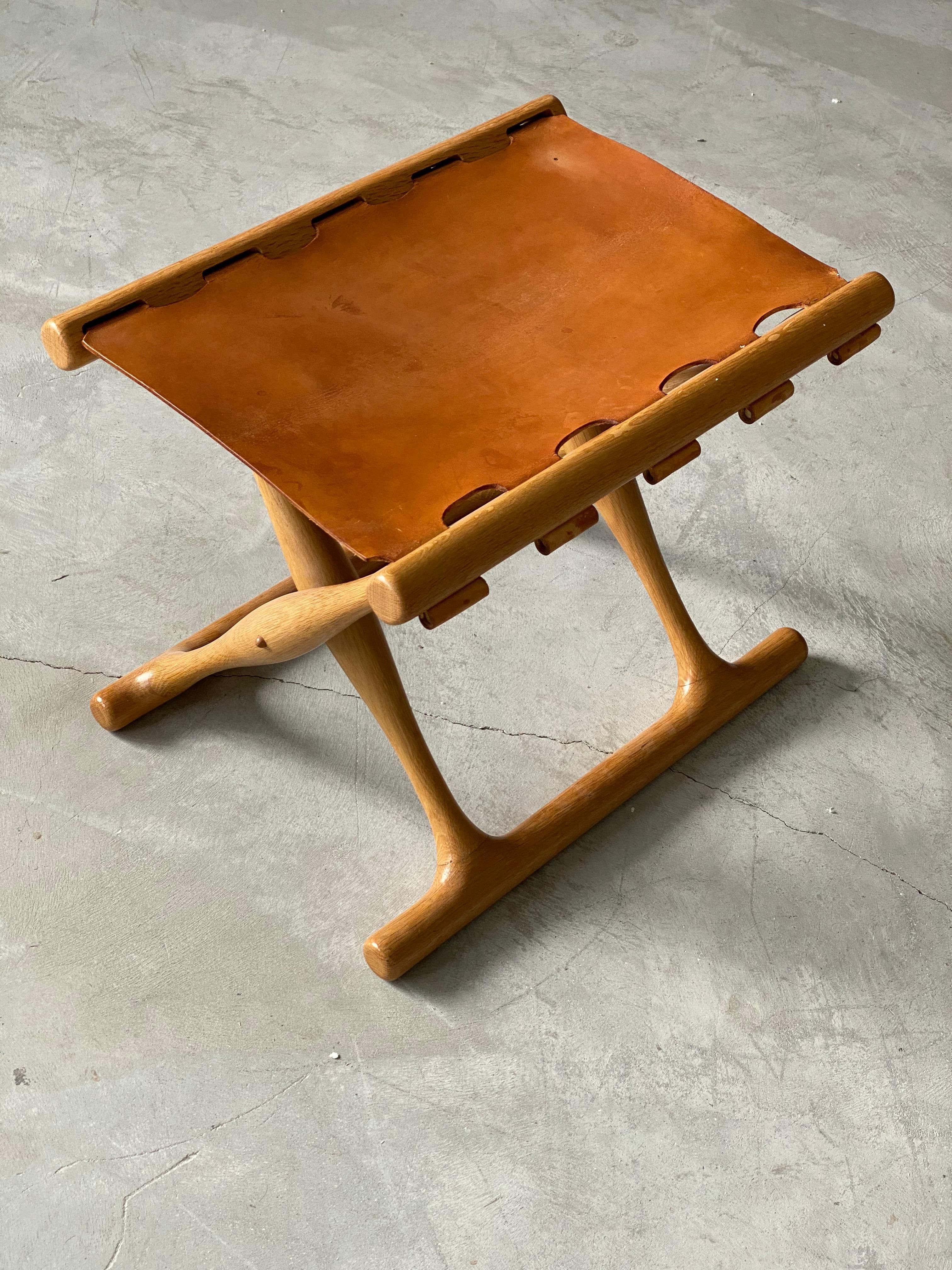 Danish Poul Hundevad, “Guldhøj” Folding Stool, Oak, Natural Leather, 1960s, Denmark