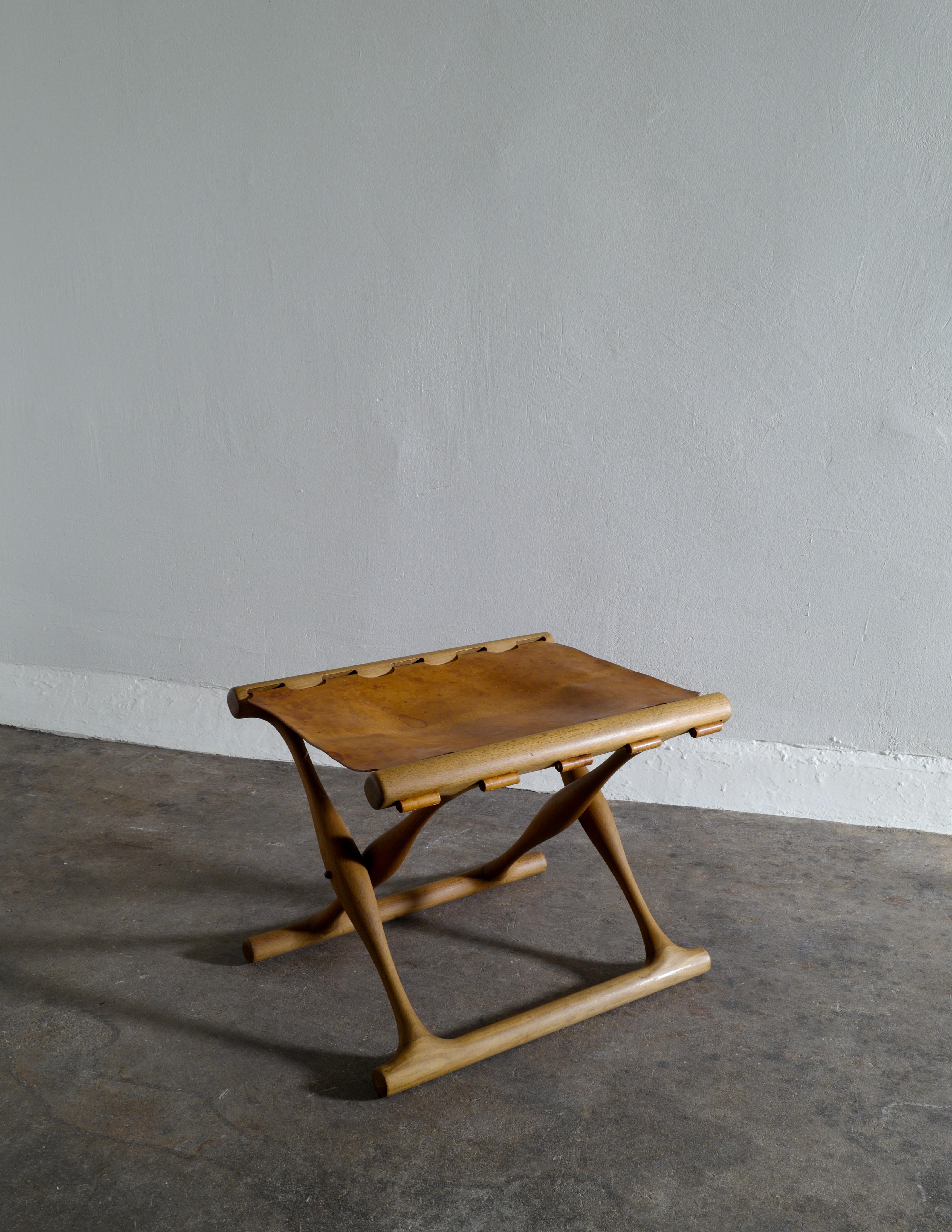 Mid-20th Century Poul Hundevad “Guldhøj / Gold Hill” Stool in Beech and Leather, Denmark, 1960s