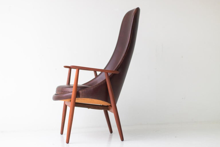 Designer: Poul Hundevad.

Manufacturer: Uknown.
Period/Model: Mid-Century Modern.
Specs: Teak, Leather.

Condition:

This Poul Hundevad high back lounge chair is in excellent restored condition. The teak frame has been professionally
