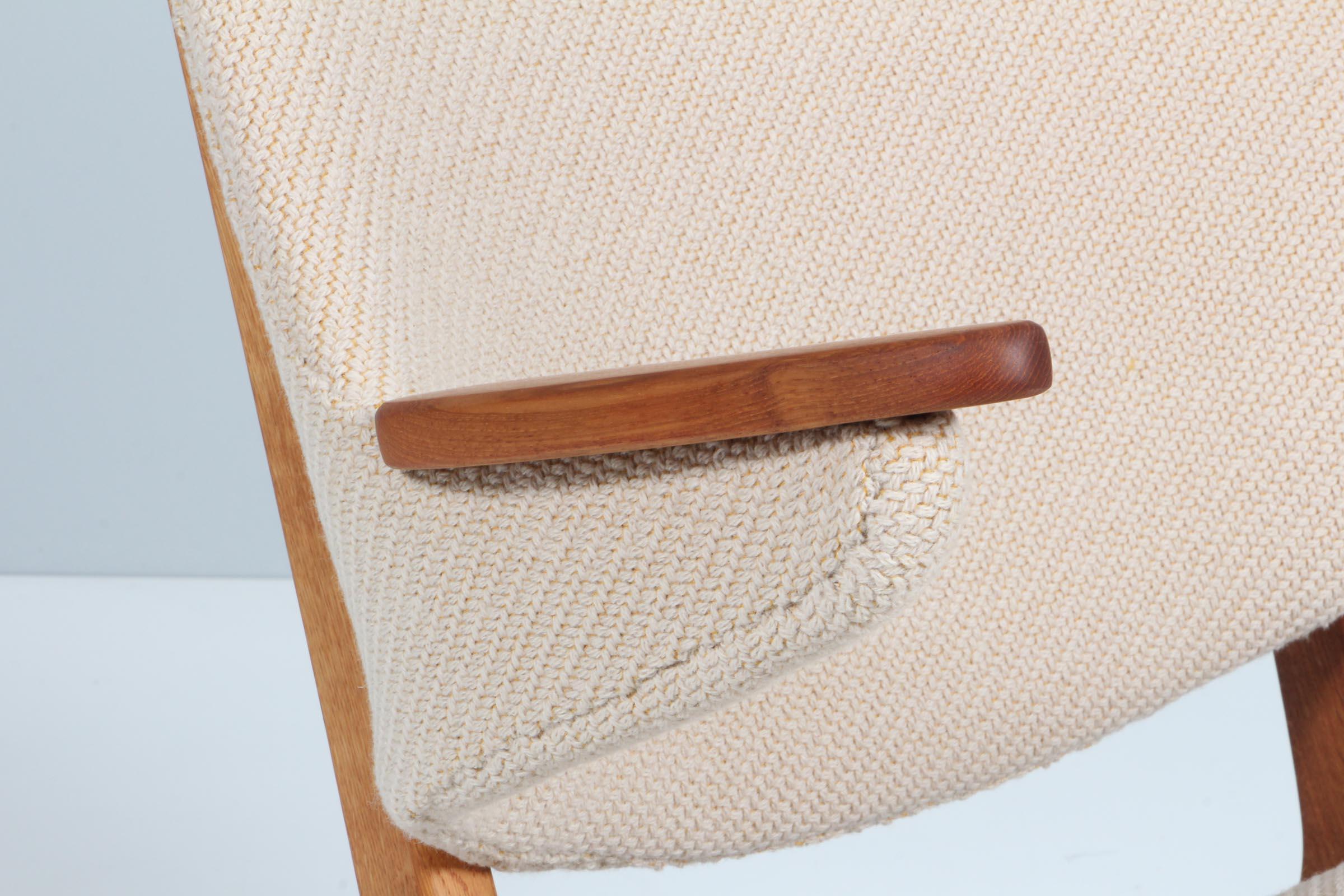 Poul Hundevad Lounge Chair, Teak and Oak, New Upholsted Coda 2 from Kvadrat In Good Condition In Esbjerg, DK