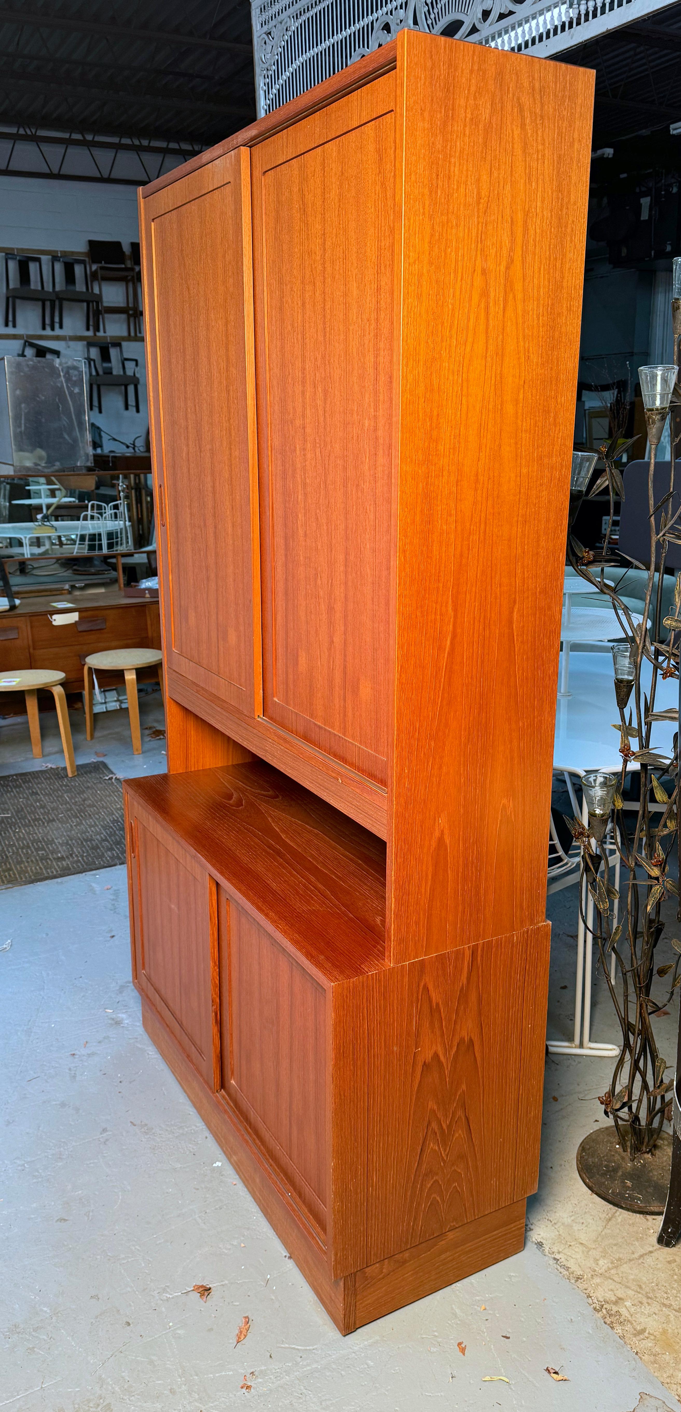 Poul Hundevad Mid Century Danish Teak Buffet and Hutch In Good Condition In Brooklyn, NY