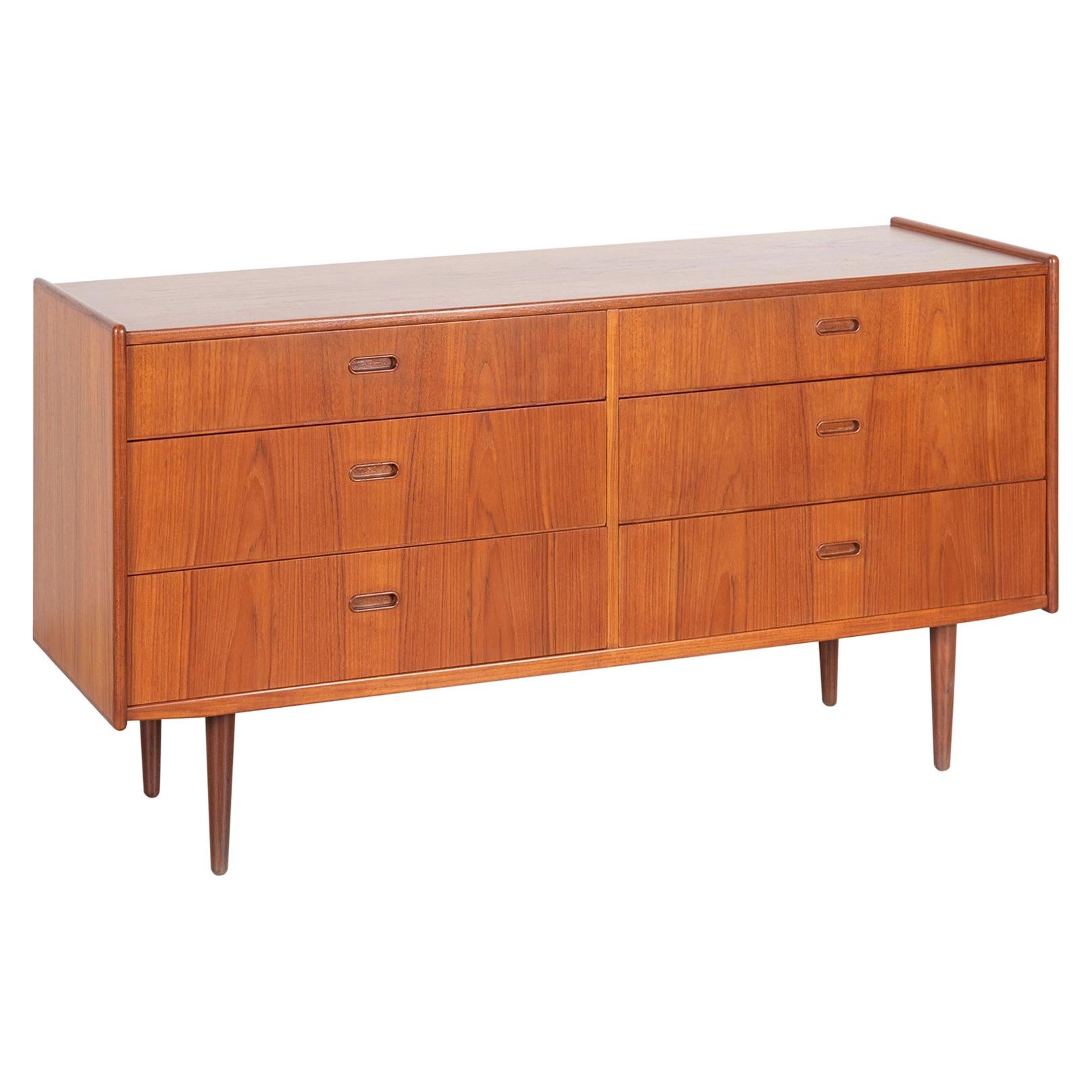 Poul Hundevad Mid-Century Modern Teak Dresser