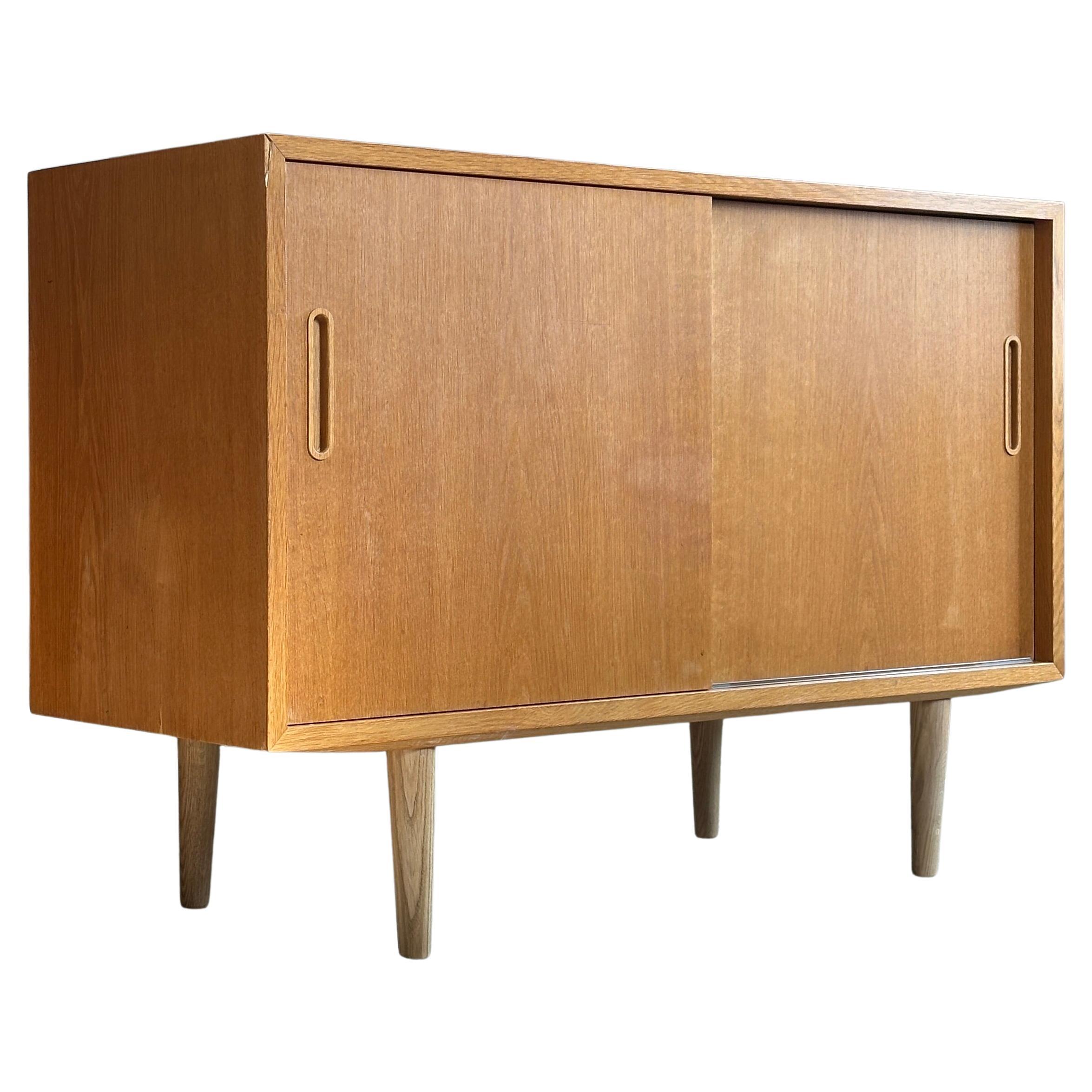 Buffet en chêne de Poul Hundevad