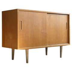 Buffet en chêne de Poul Hundevad