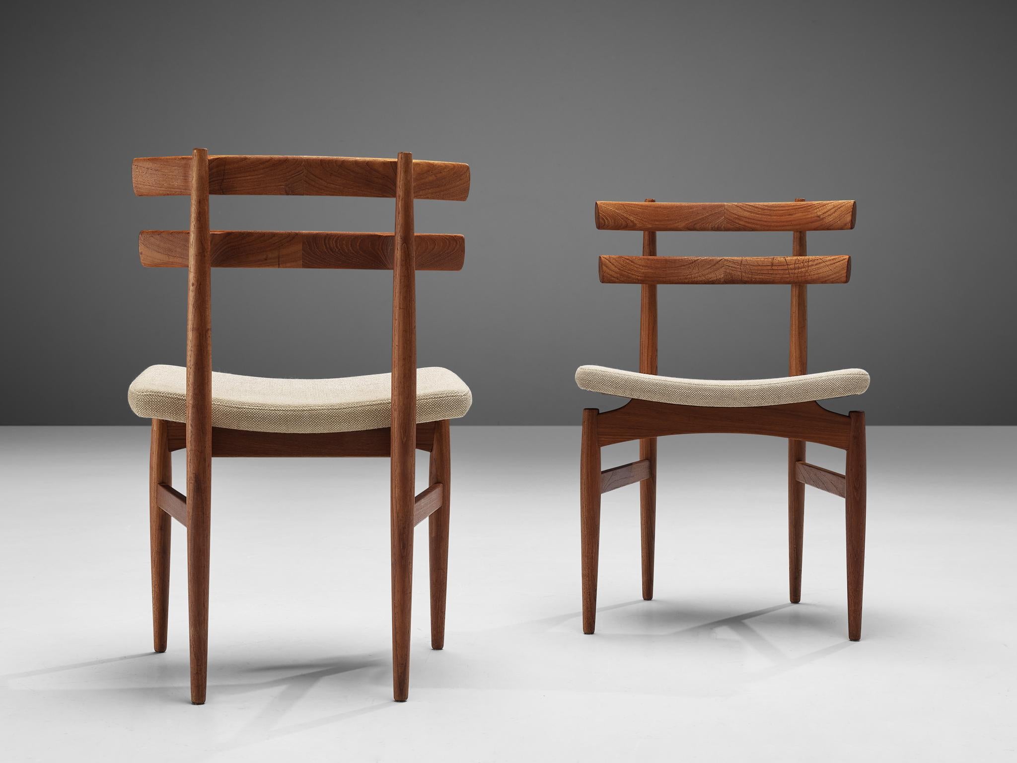 Poul Hundevad Pair of Dining Chairs in Teak For Sale 1